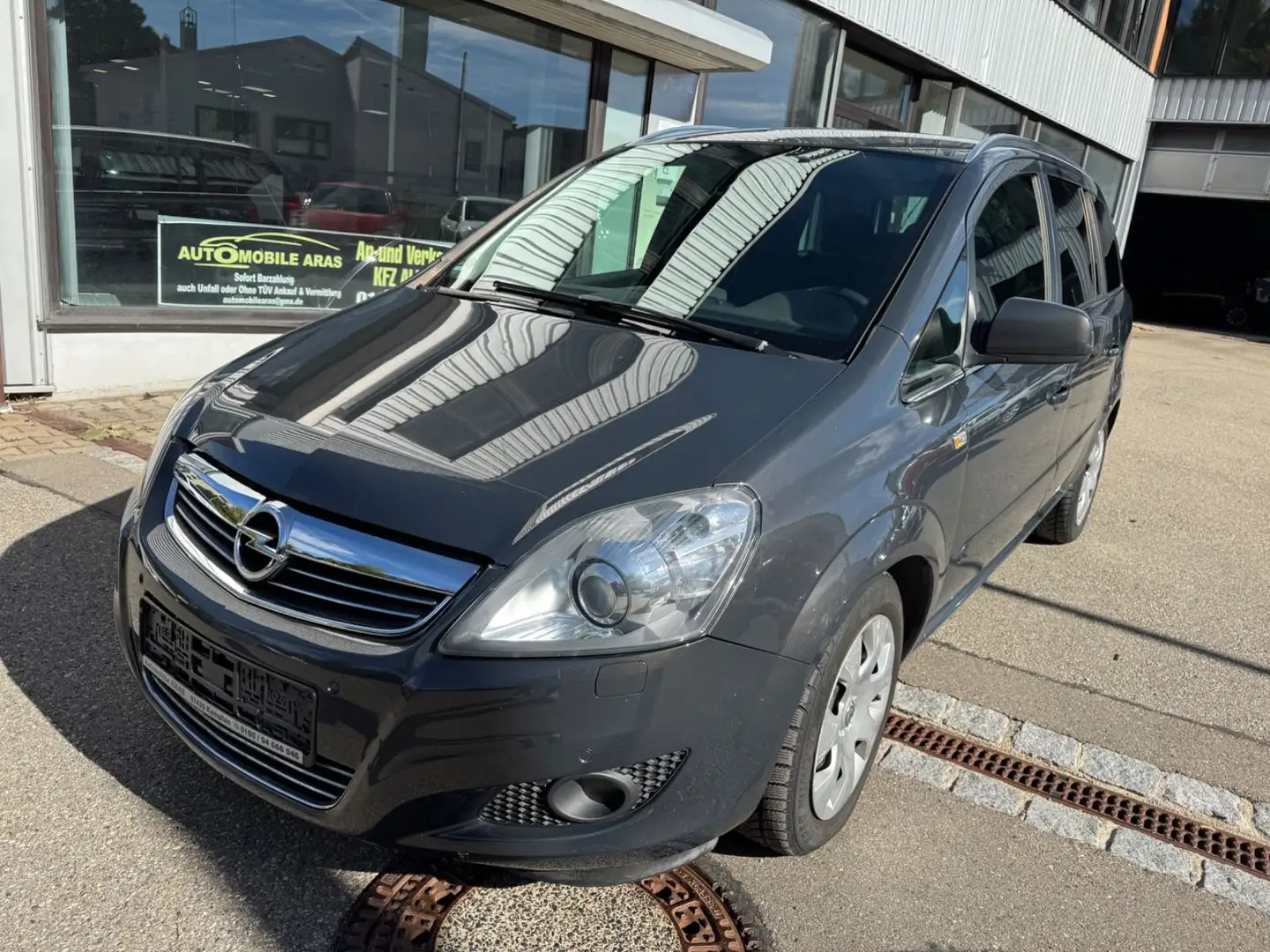 Opel Zafira B 1,7 CDTI 16V Family Plus TÜVneu 1hand Grau - 1