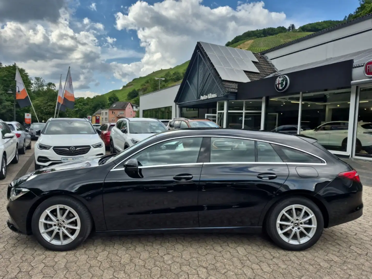 Mercedes-Benz CLA 180 1.3 CarPlay PDC NAV Klima Nero - 2