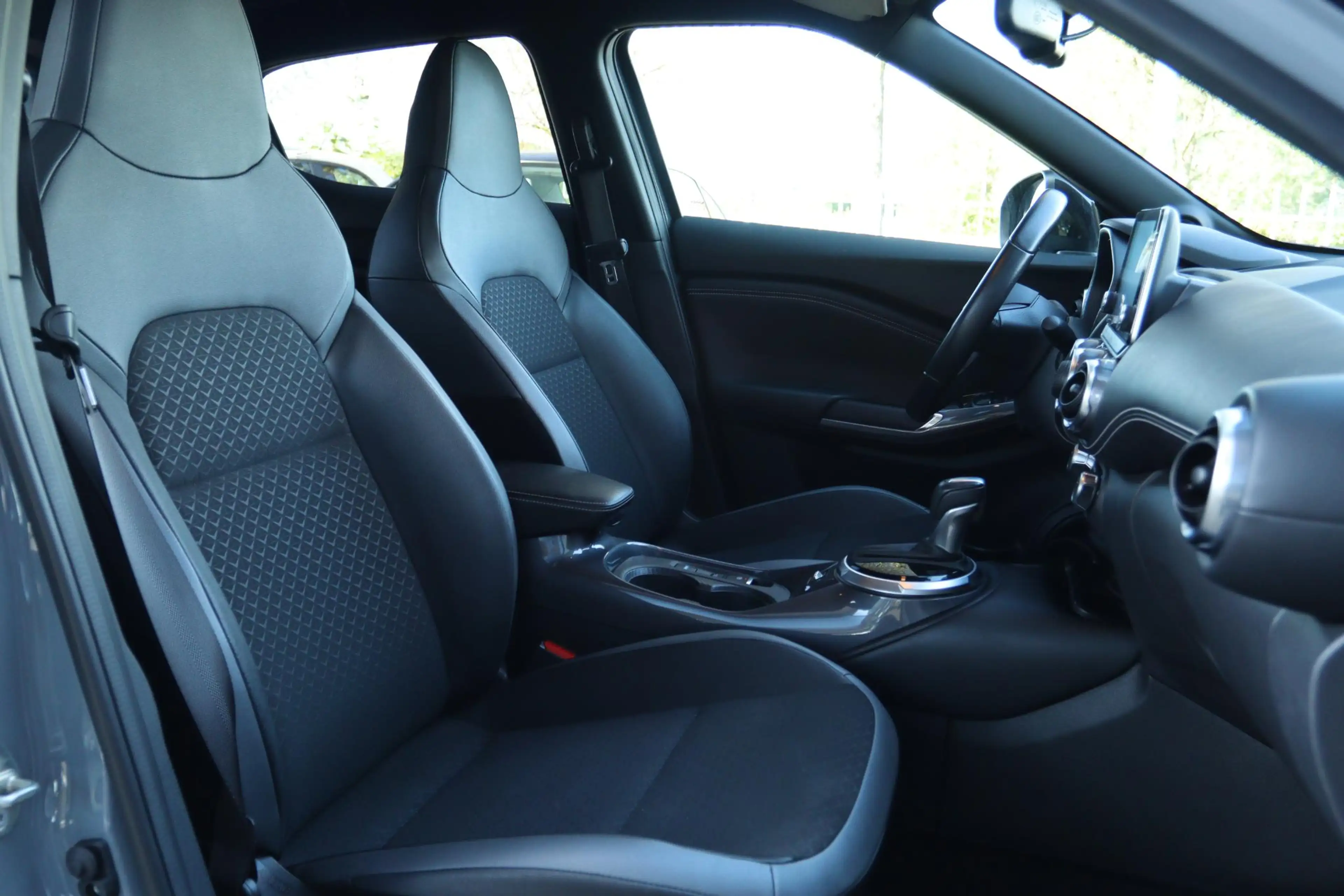 Nissan Juke 1.6 HYBRID N-DESIGN | CARPLAY | CAMERA | KEY-LESS — photo 4