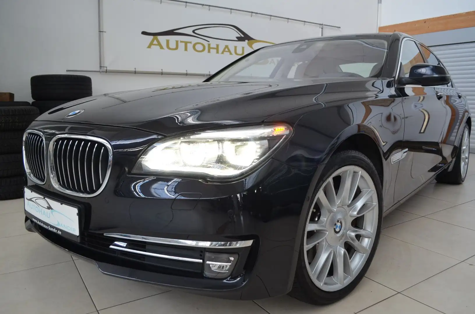 BMW 750 i xDrive Individual ~Leder~Navi~HuD~GSD~LED Nero - 1