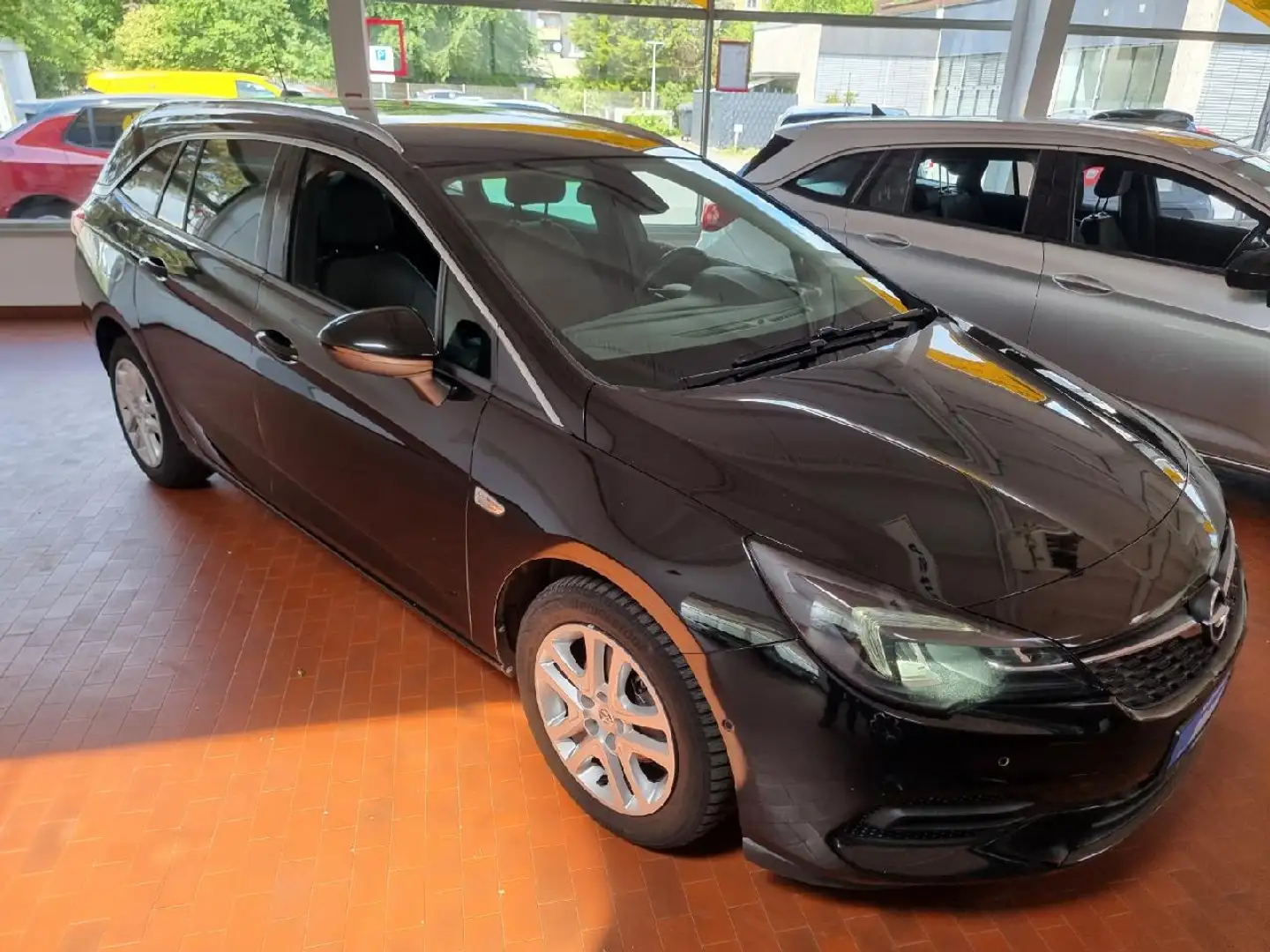 Opel Astra Elegance Navi Park&Go Winterpaket Zwart - 2