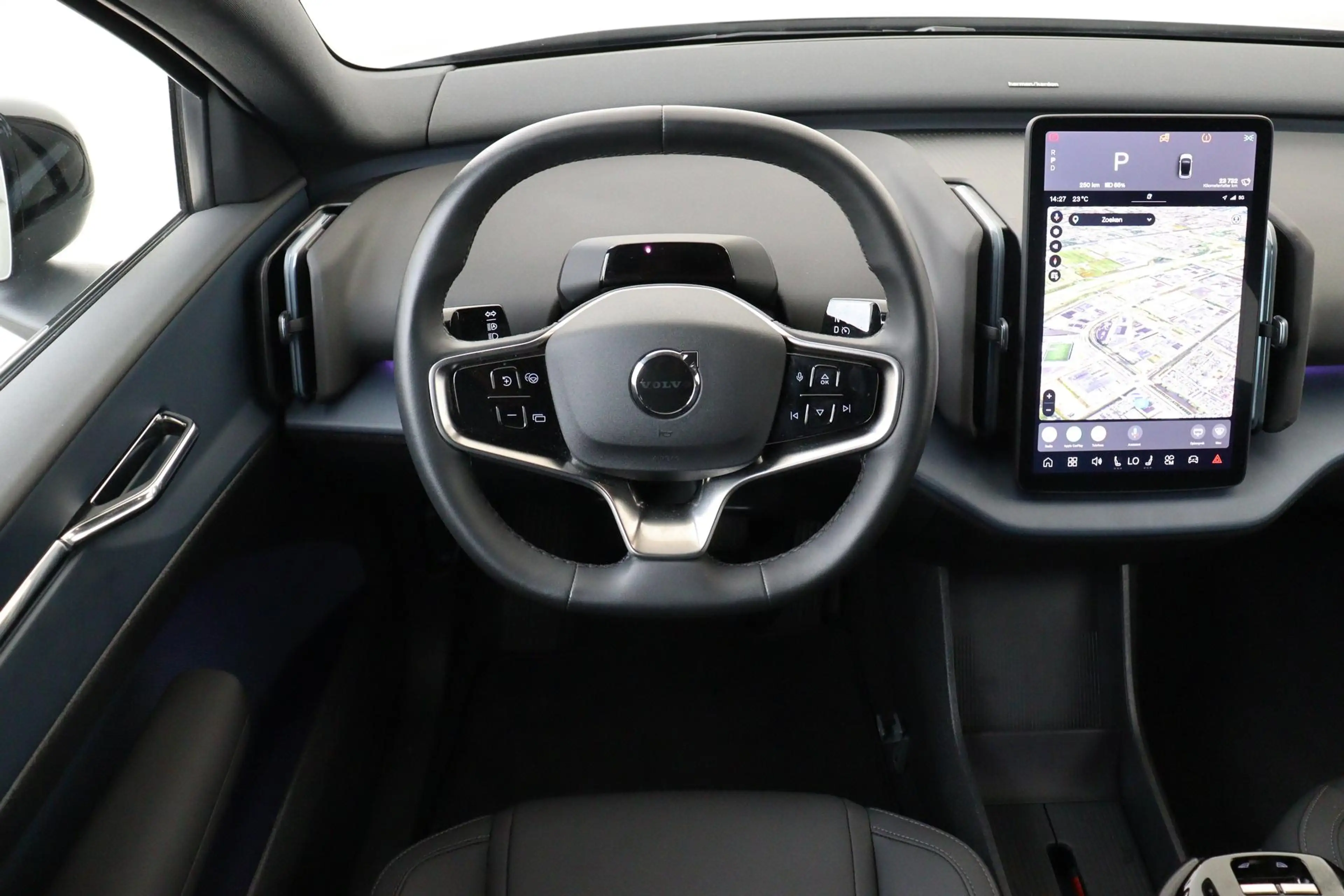 Volvo EX30 SINGLE MOTOR EXTENDED RANGE PLUS 69 kWh -HARMAN/KA — photo 3