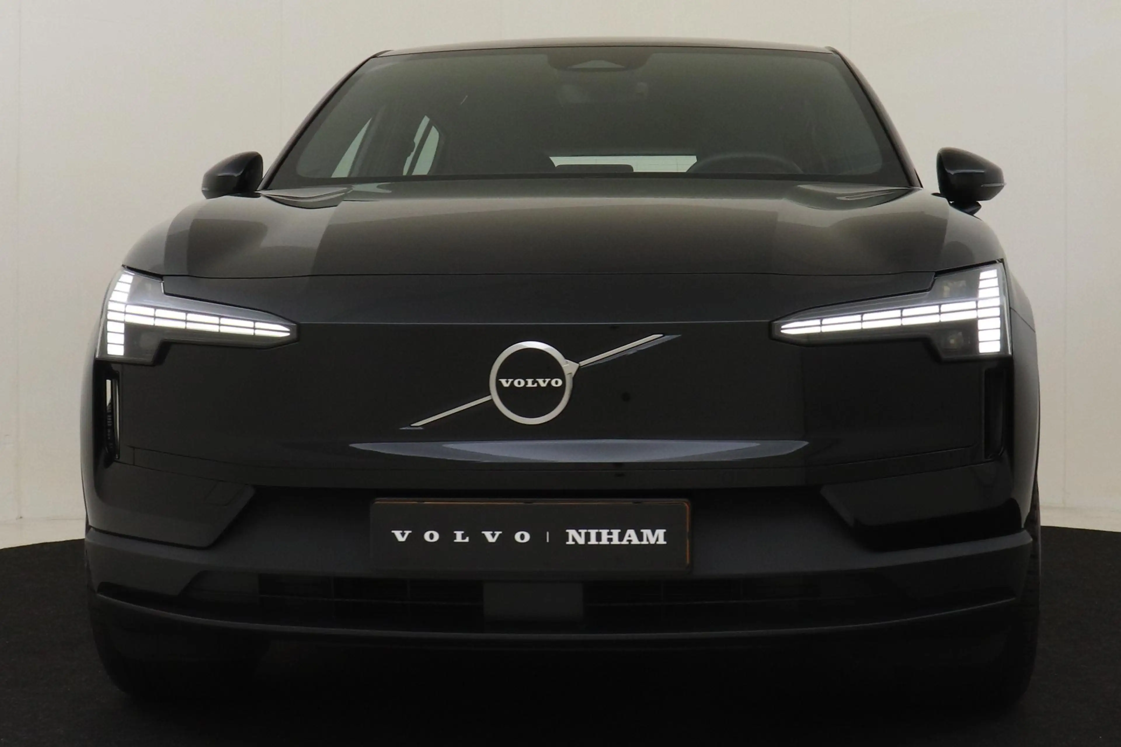 Volvo EX30 SINGLE MOTOR EXTENDED RANGE PLUS 69 kWh -HARMAN/KA — photo 8