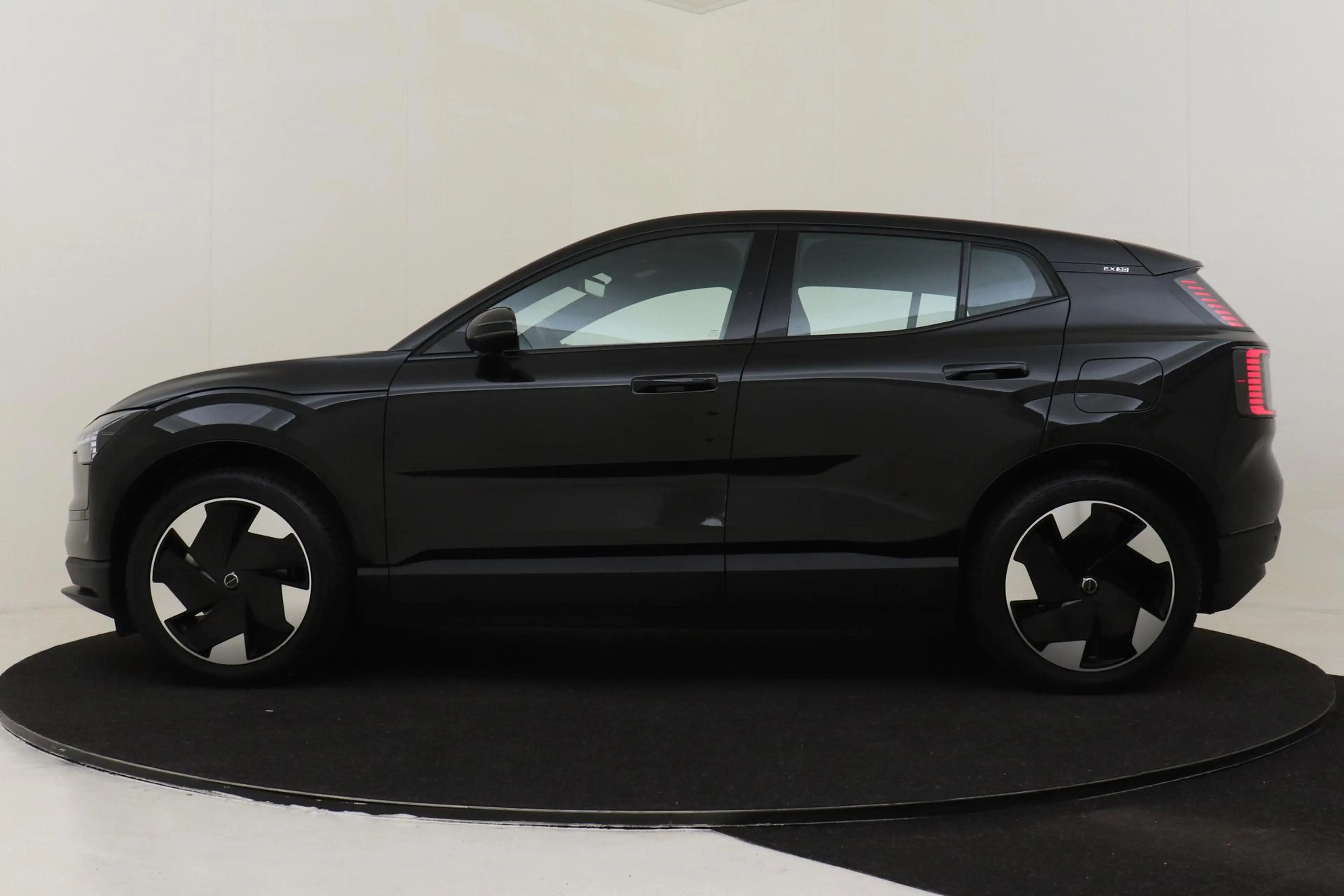 Volvo EX30 SINGLE MOTOR EXTENDED RANGE PLUS 69 kWh -HARMAN/KA — photo 6
