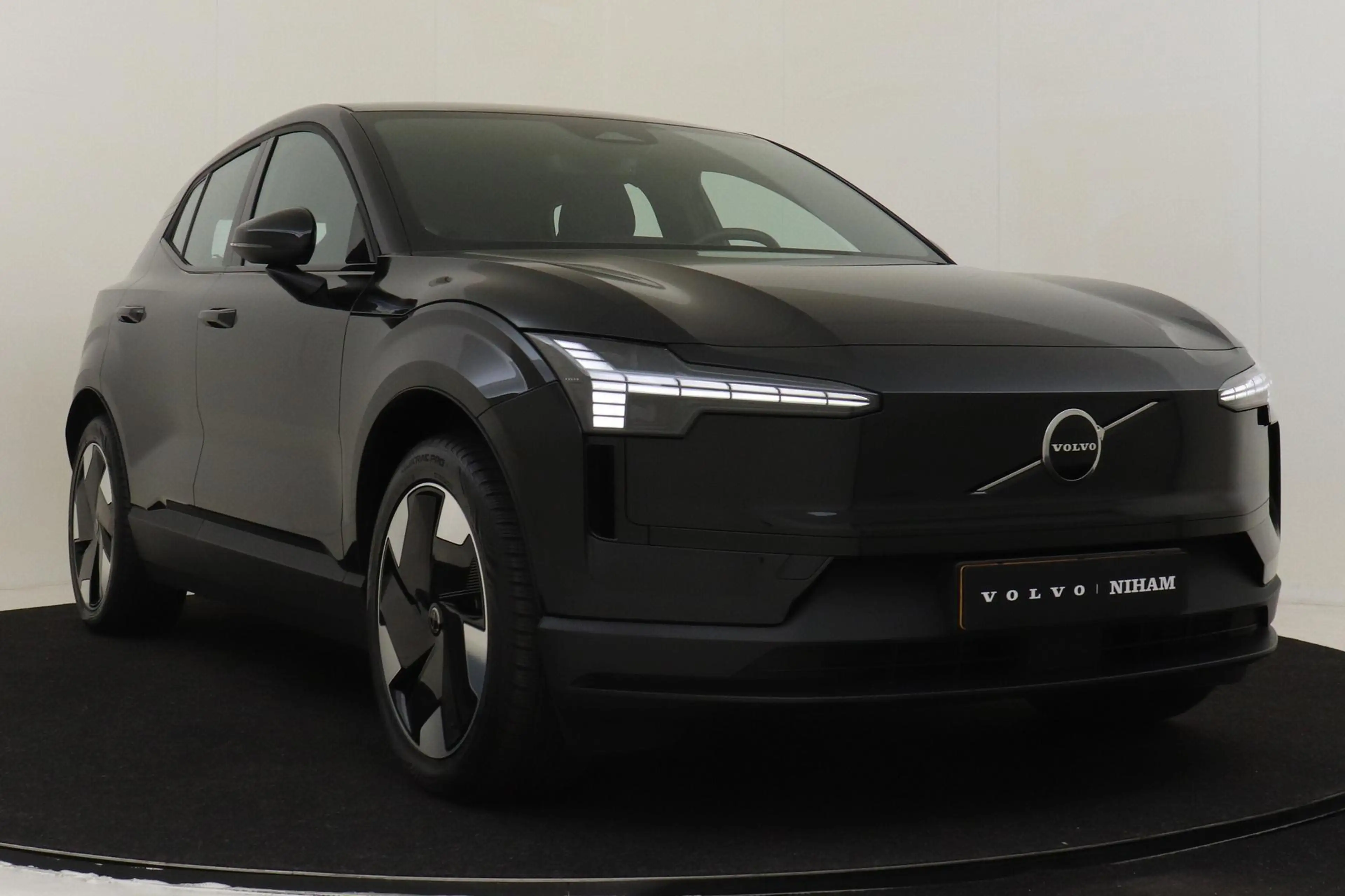 Volvo EX30 SINGLE MOTOR EXTENDED RANGE PLUS 69 kWh -HARMAN/KA — photo 10
