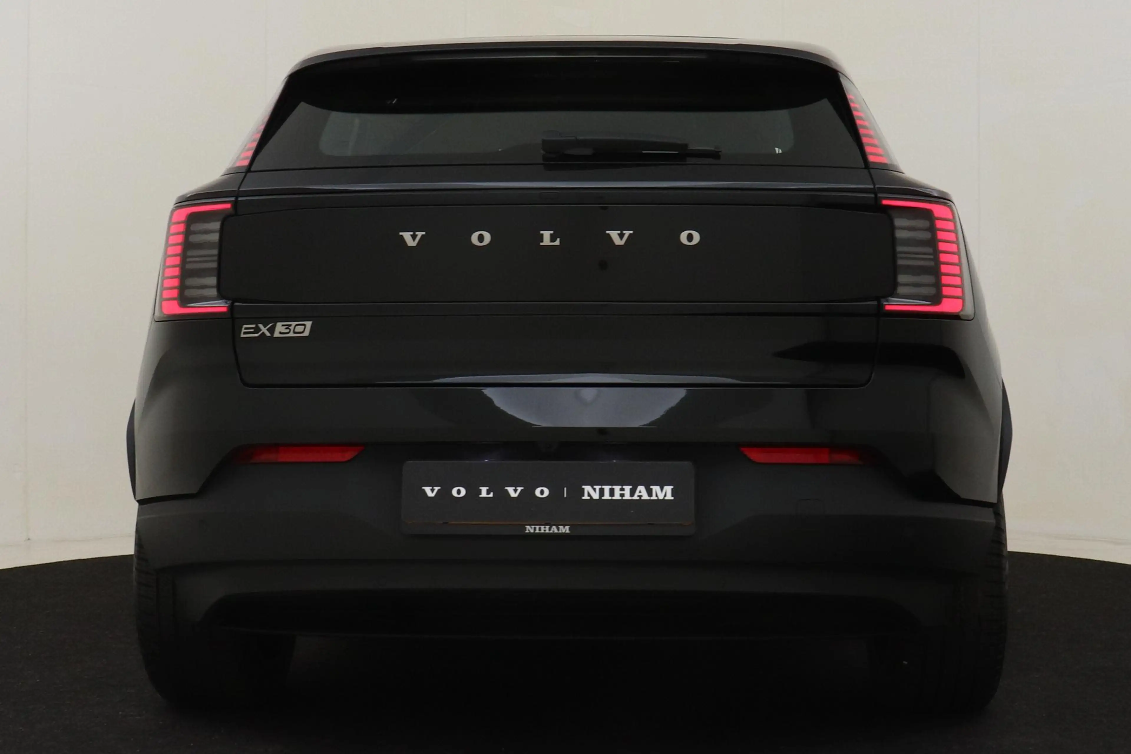 Volvo EX30 SINGLE MOTOR EXTENDED RANGE PLUS 69 kWh -HARMAN/KA — photo 14