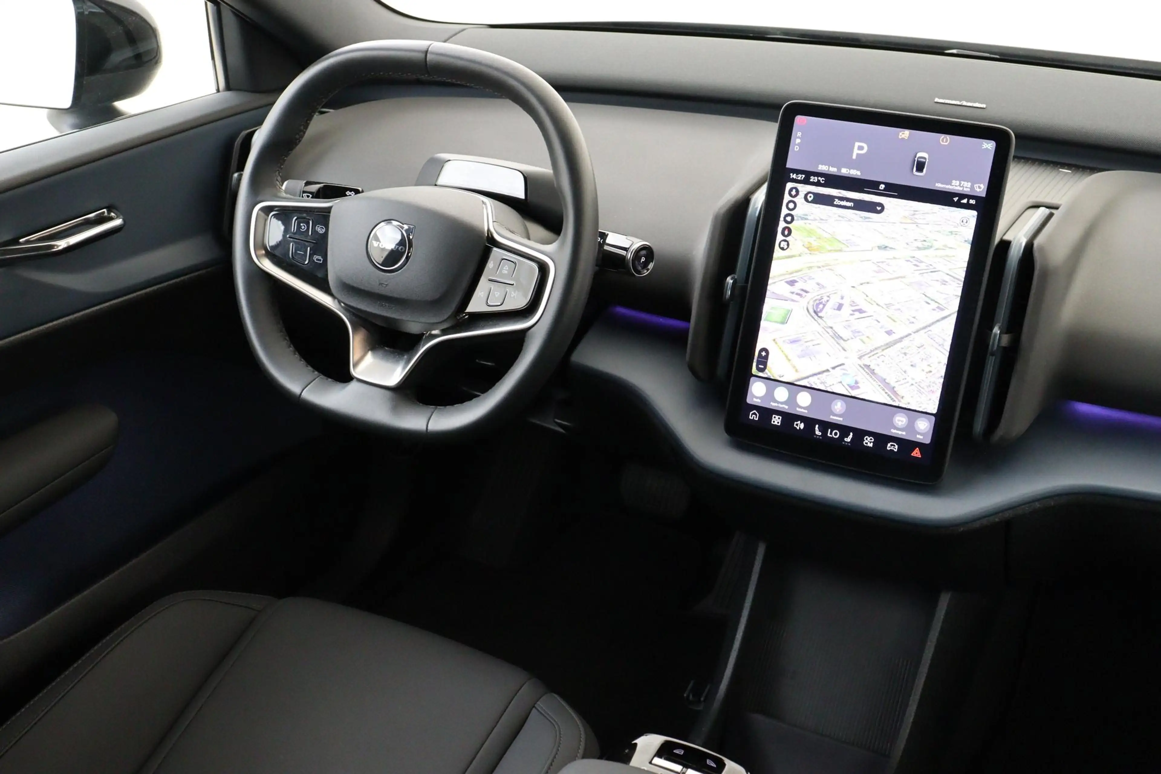 Volvo EX30 SINGLE MOTOR EXTENDED RANGE PLUS 69 kWh -HARMAN/KA — photo 9