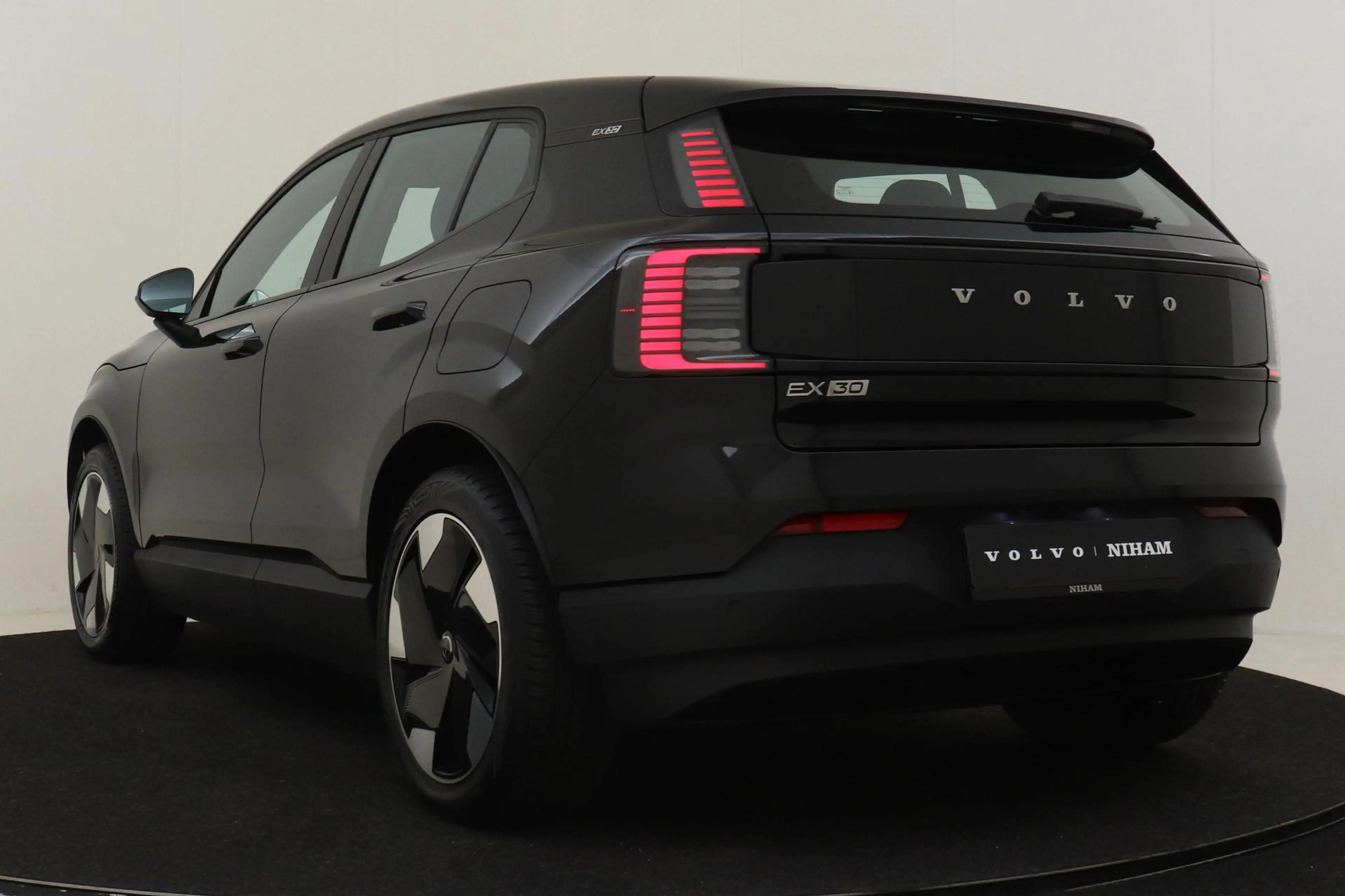 Volvo EX30 SINGLE MOTOR EXTENDED RANGE PLUS 69 kWh -HARMAN/KA — photo 4