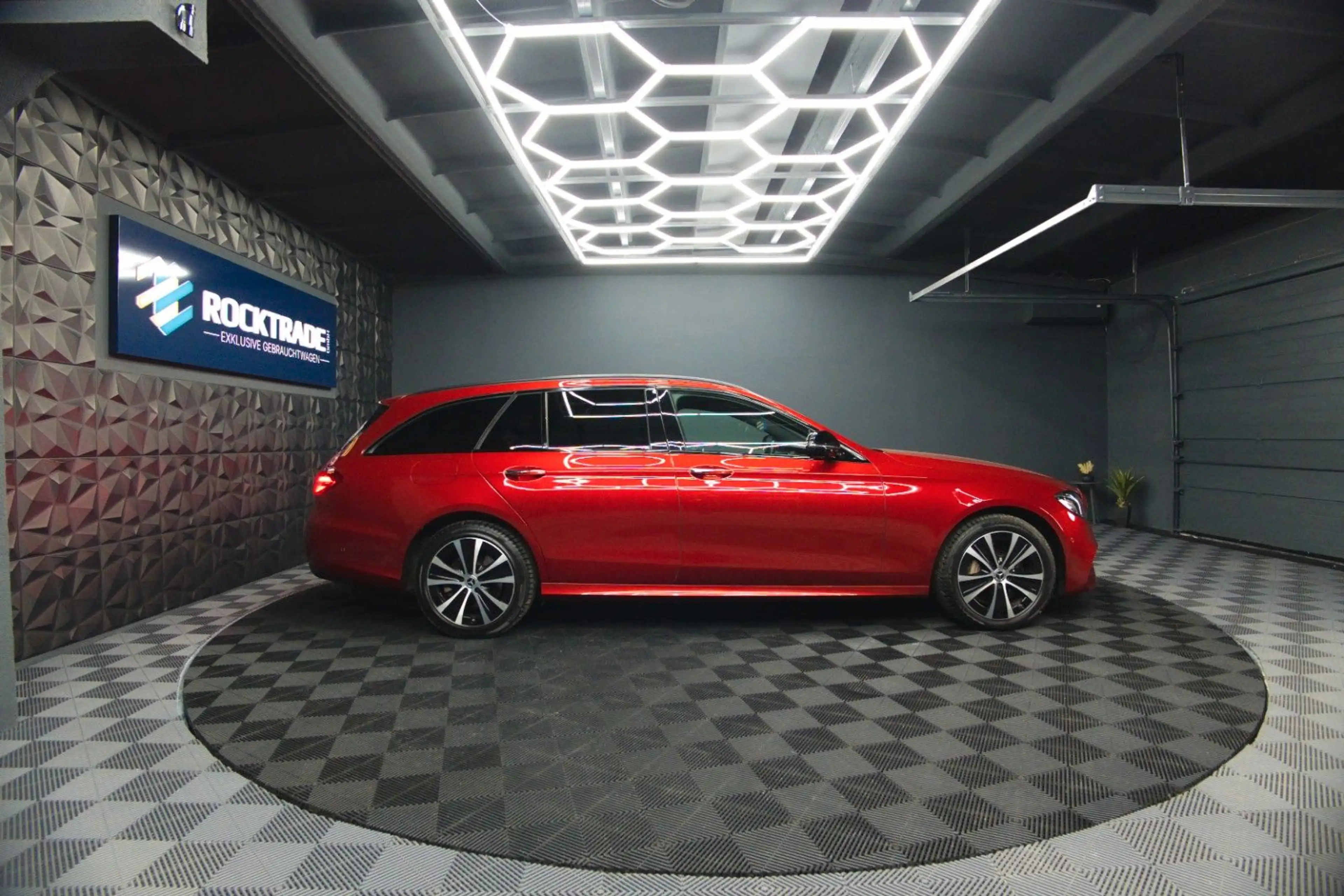 Mercedes-Benz E 400 d T 4Matic AMG Night-Paket ACC Widescreen — photo 11
