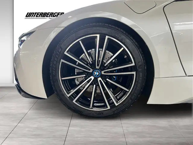 BMW i8 Head-Up HK HiFi DAB LED Navi Prof. Shz PDC Ansicht 9