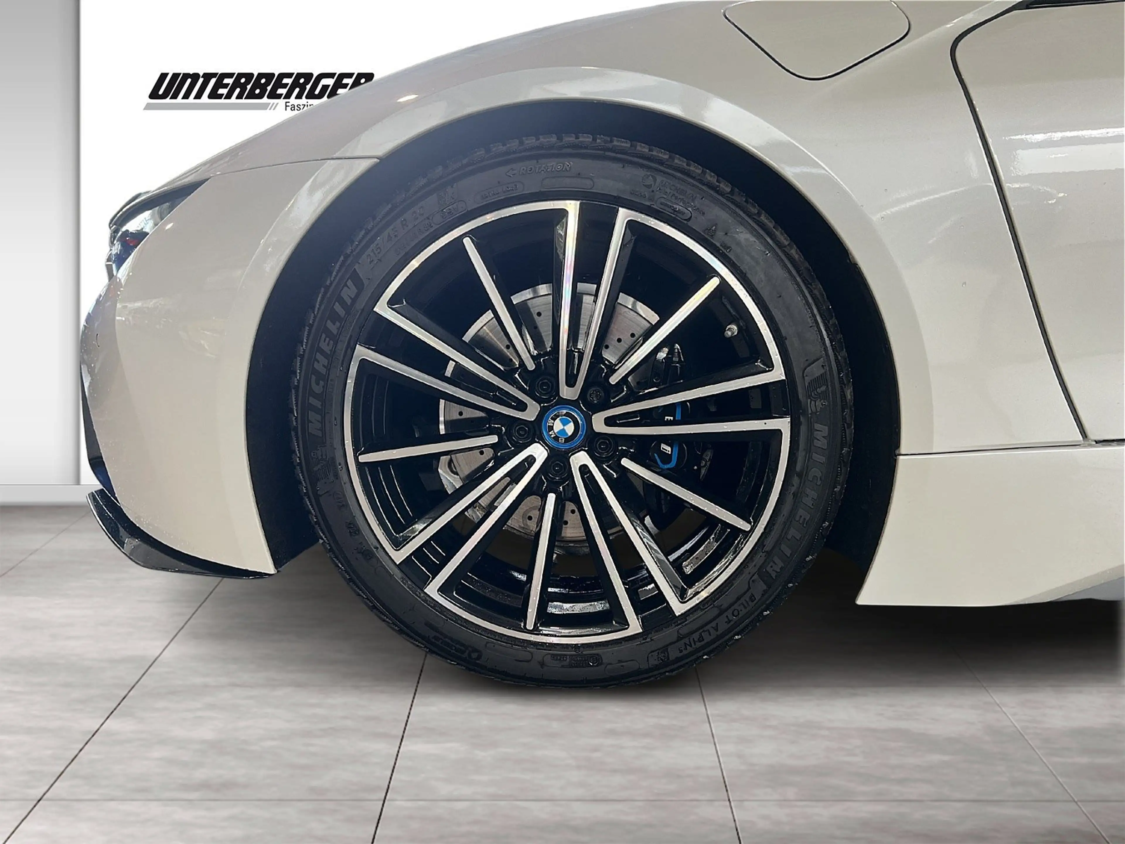 BMW i8 Head-Up HK HiFi DAB LED Navi Prof. Shz PDC — photo 9