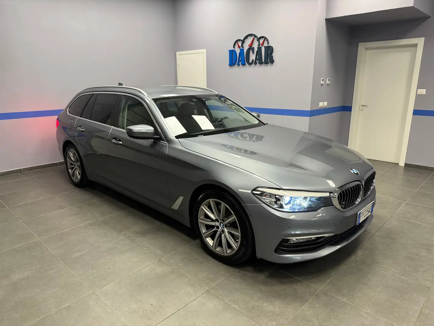 BMW 520 520d Touring Luxury auto Gris - 1