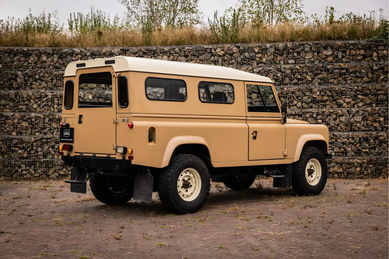 Land Rover Defender 110 V8 Hard Top Volledig gerestaureerd, foto 2
