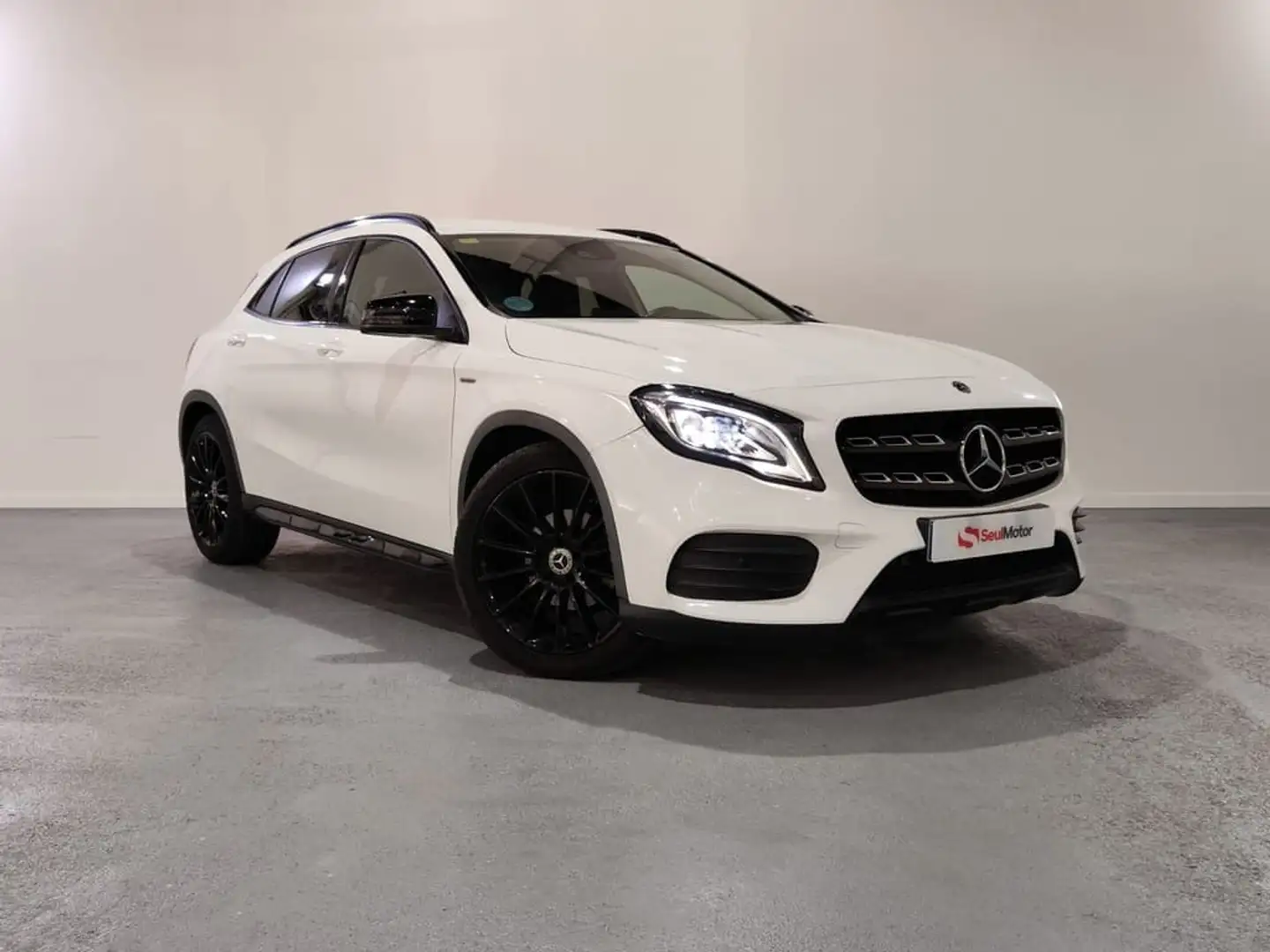 Mercedes-Benz GLA 200 200d AMG Line 7G-DCT Wit - 1