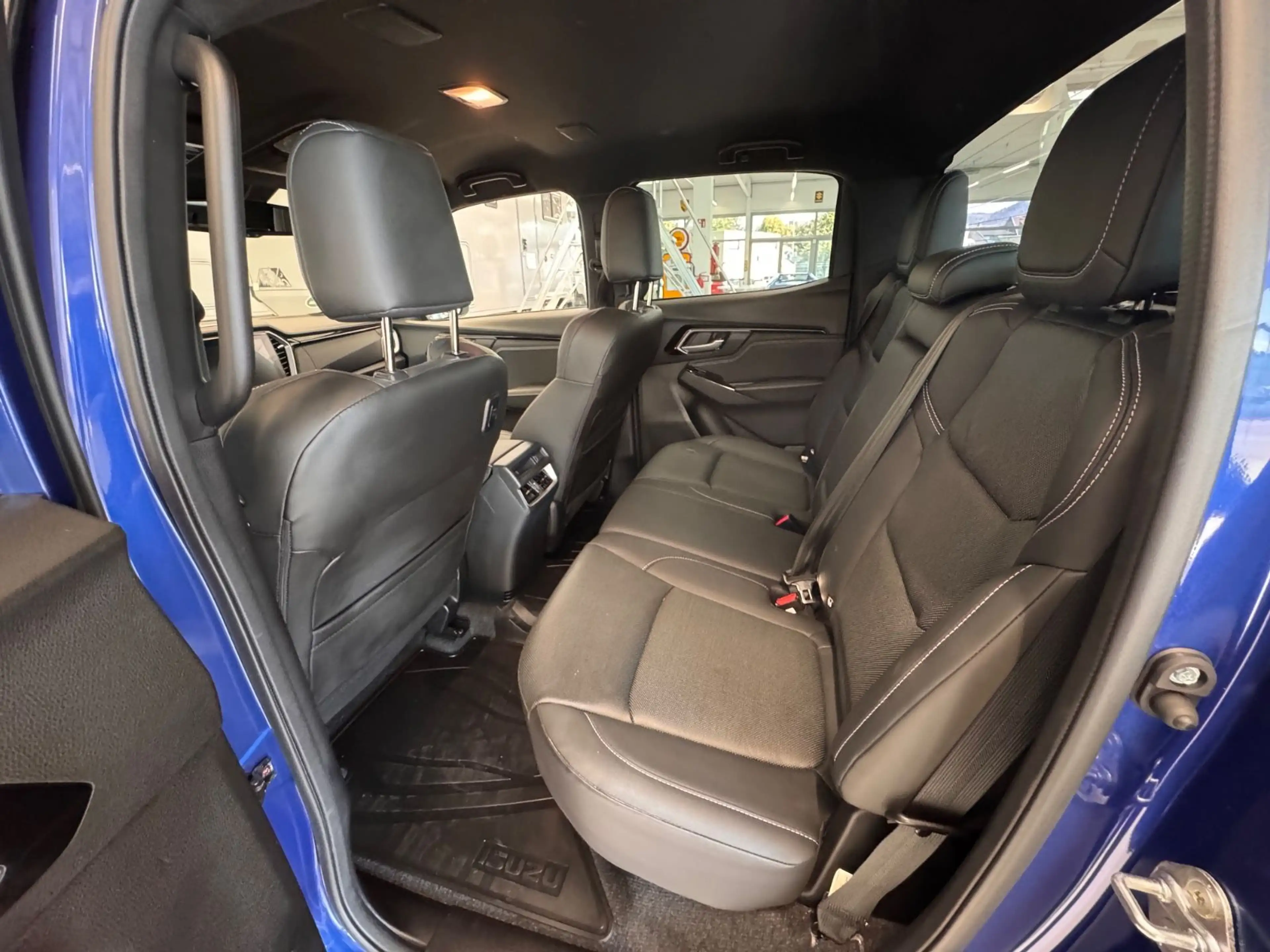 Isuzu D-Max Double Cab 4WD V-CROSS — photo 8