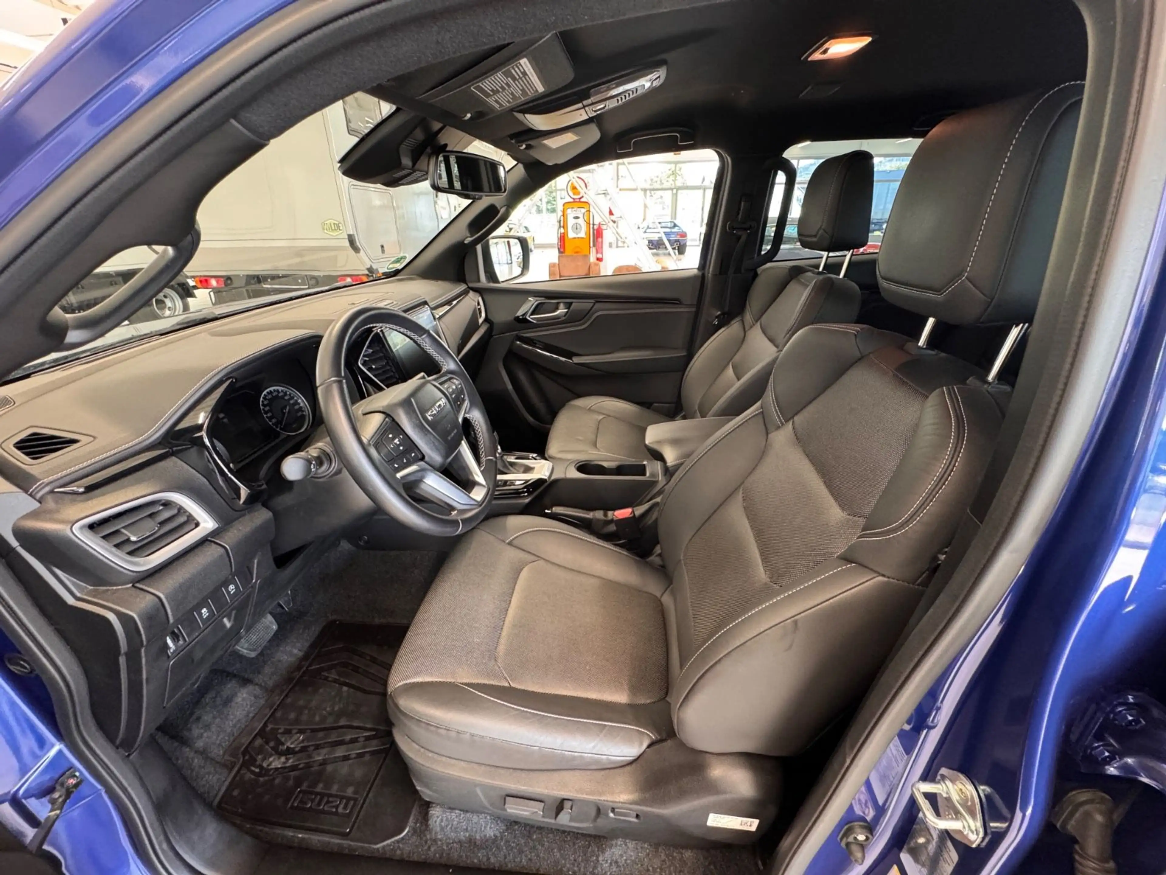 Isuzu D-Max Double Cab 4WD V-CROSS — photo 9