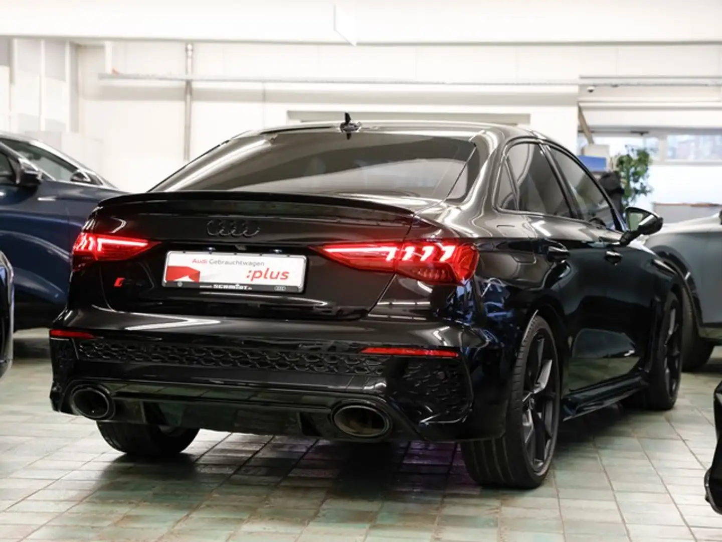Audi RS3 Limousine 280 km/h B&O ACC Navi+ Kamera LM19 Schwarz - 2