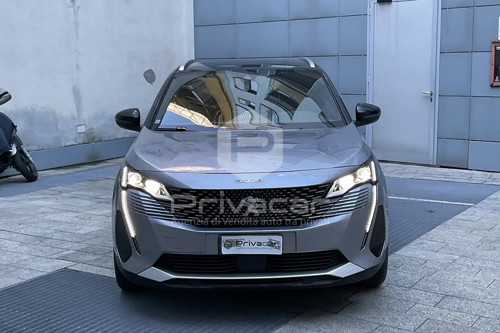 Peugeot 3008 3008 Hybrid 225 e-EAT8 GT Pack Silber - 2