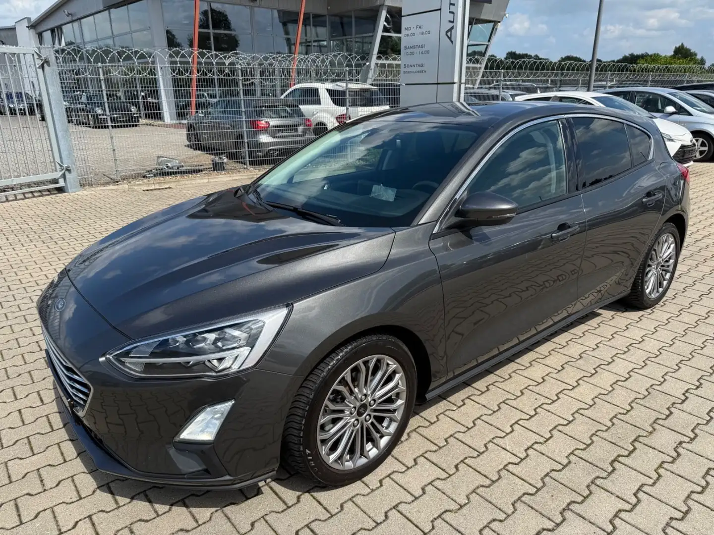Ford Focus Lim. Titanium Gris - 1