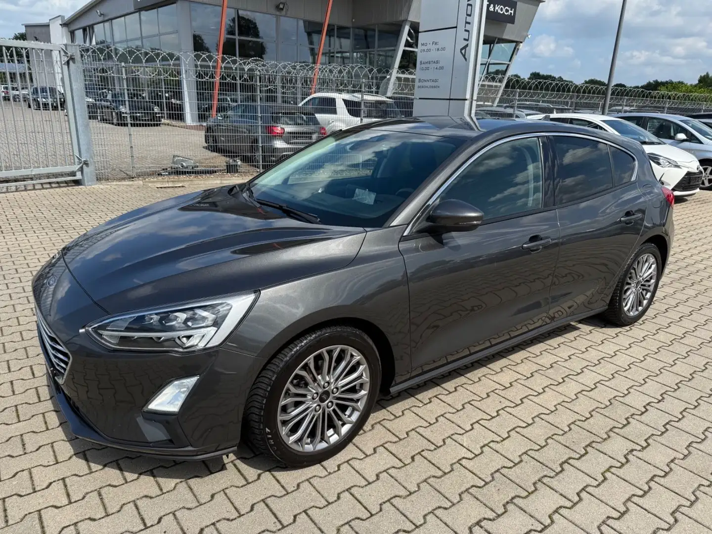 Ford Focus Lim. Titanium Gris - 2