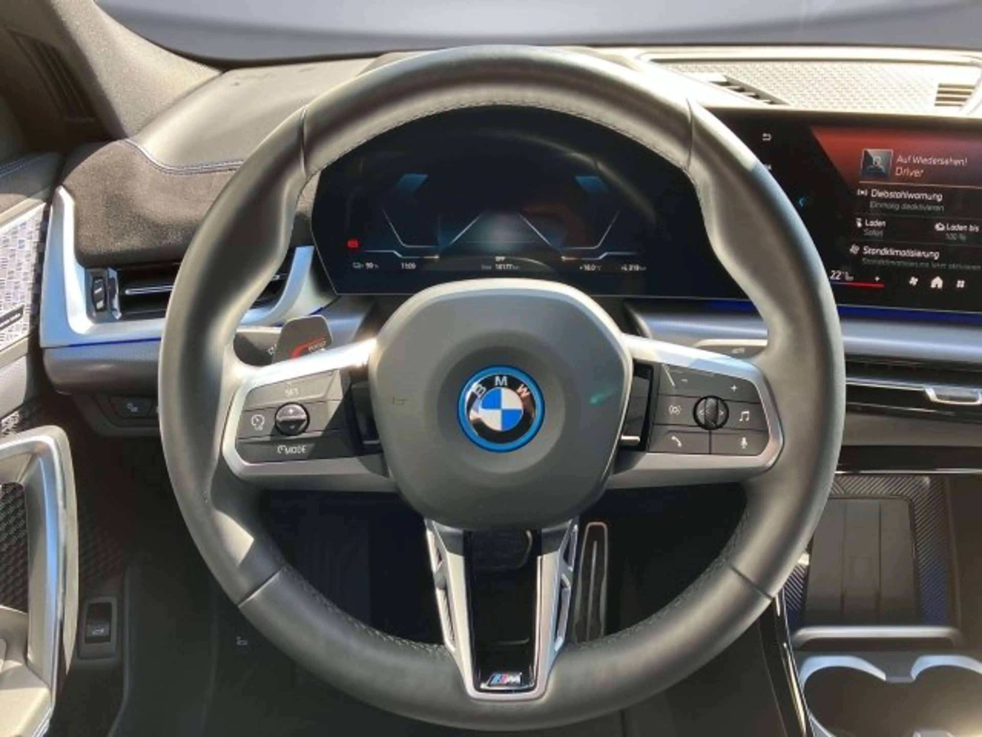 BMW iX2 eDrive 20 U10 — photo 10