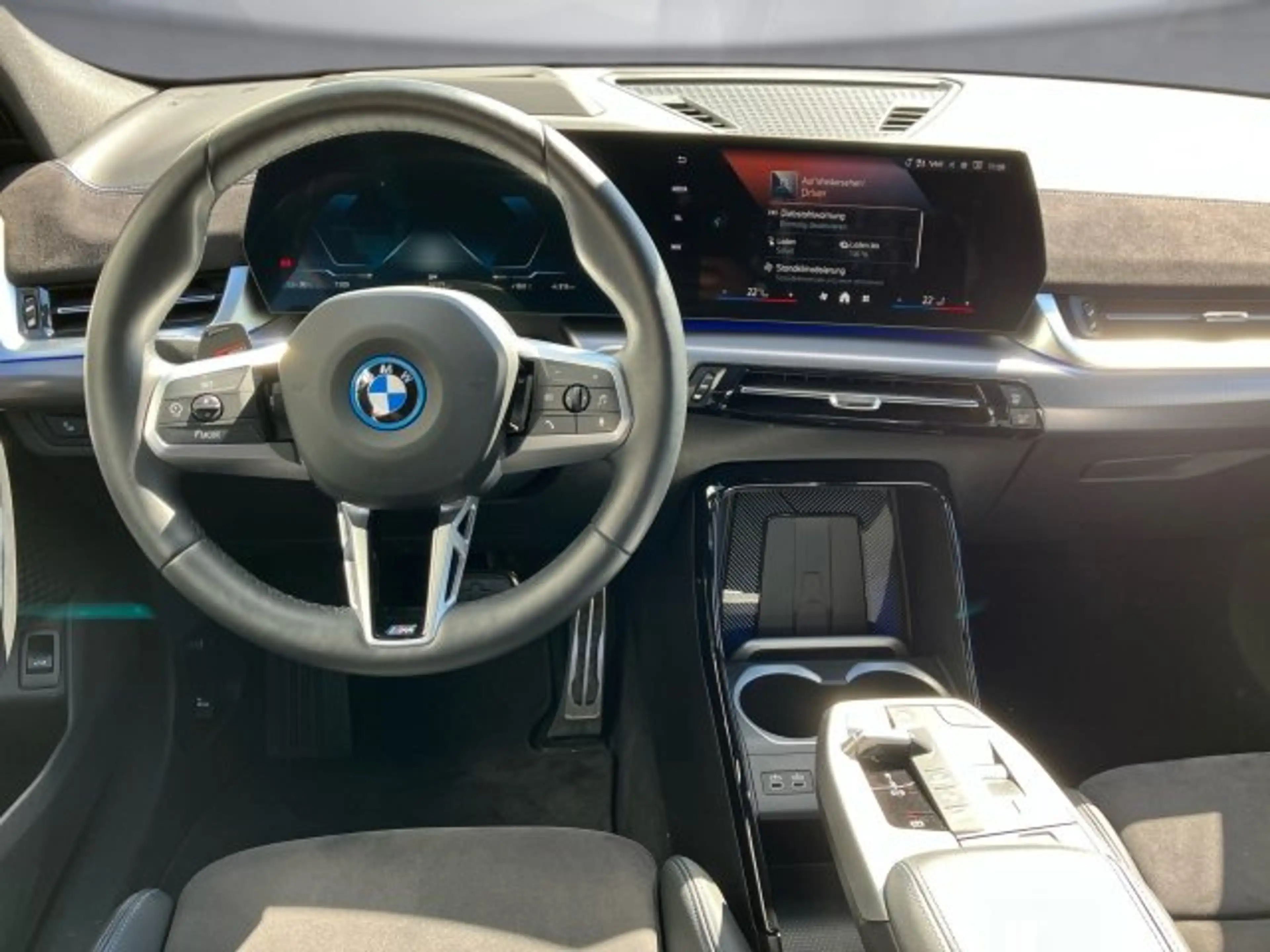 BMW iX2 eDrive 20 U10 — photo 9