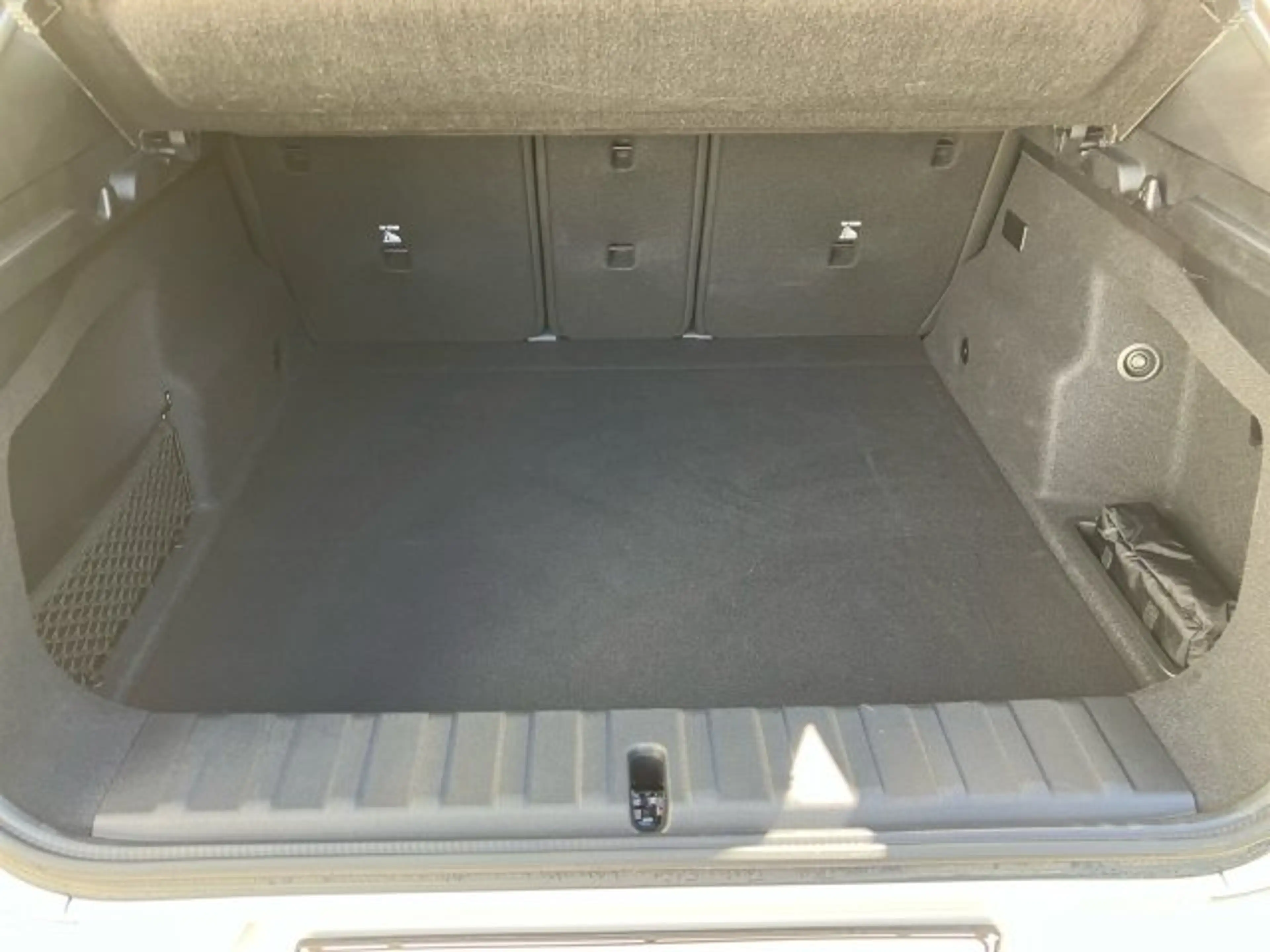 BMW iX2 eDrive 20 U10 — photo 13