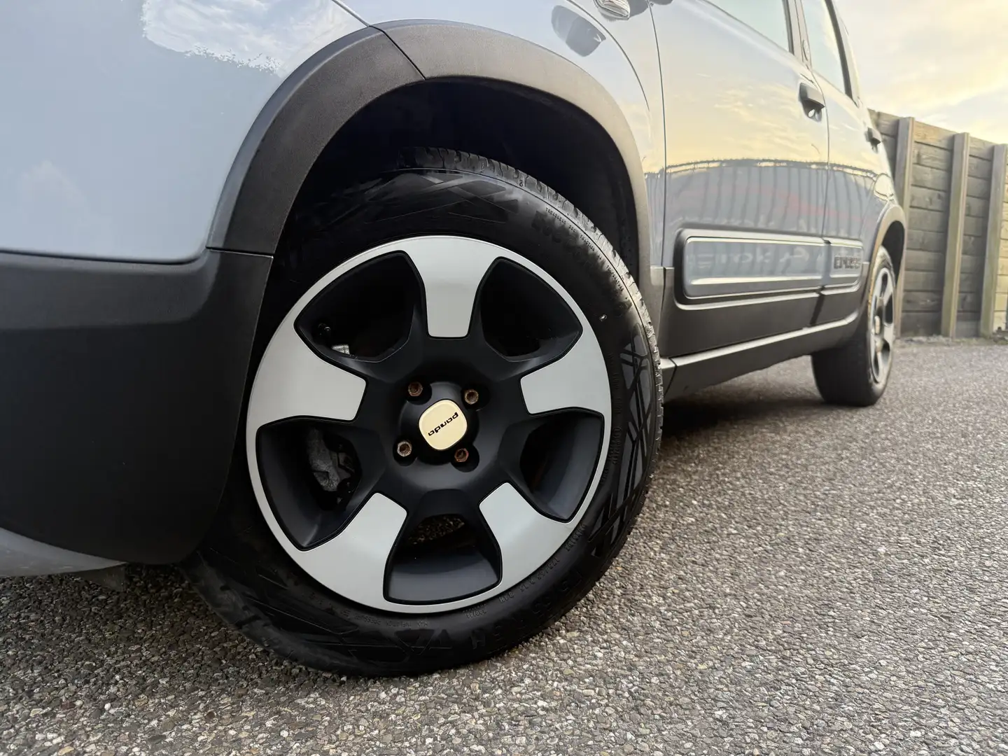 Fiat Panda 1.0 Hybrid Launch Edition CROSS Grijs - 2