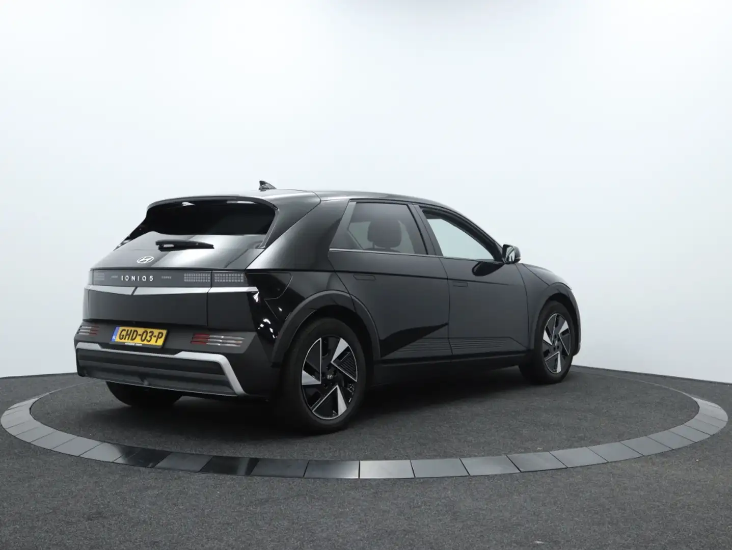 Hyundai IONIQ 5 Connect+ 84 kWh Nieuw model | Camera | Navigatie | Zwart - 2