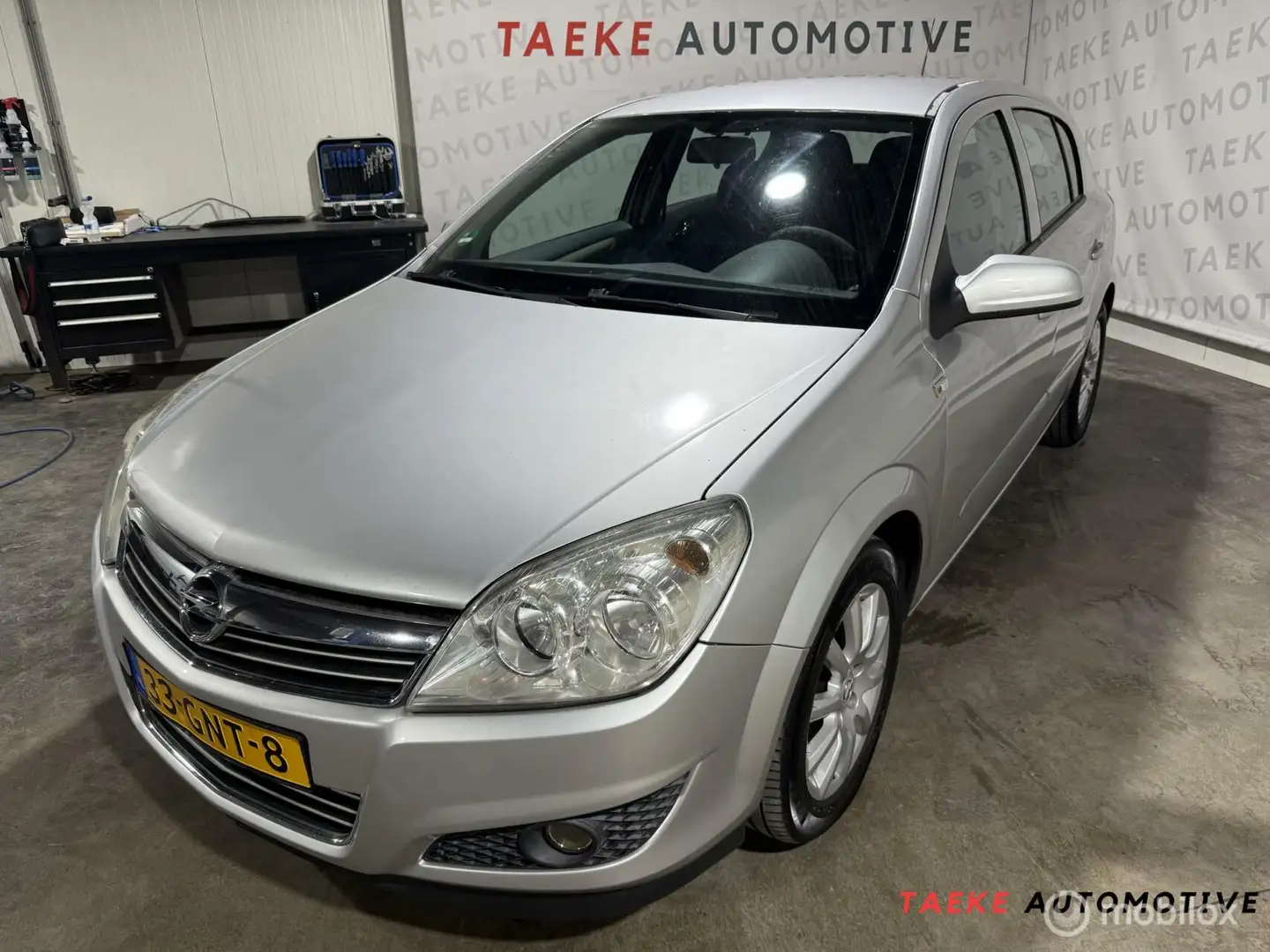 Opel Astra 1.6 Temptation Airco/Cruise/2e EIG/Nap Grijs - 1