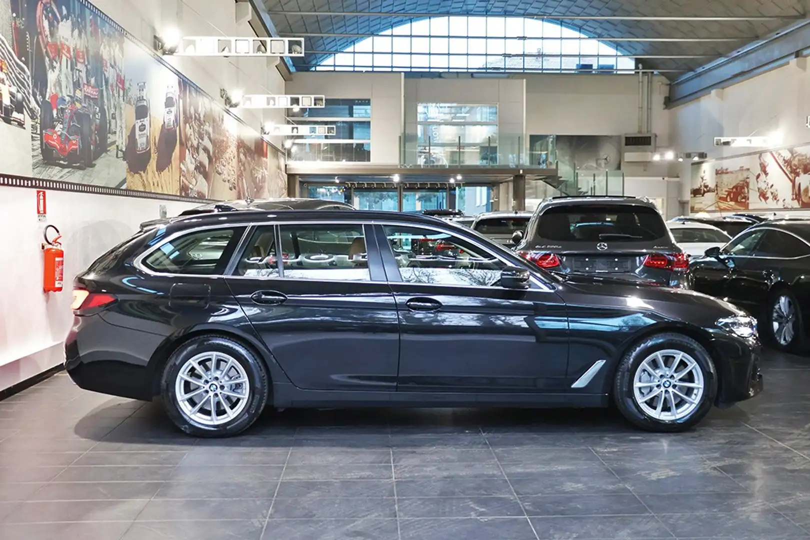 BMW 530 i 48V xDrive Touring Business - PELLE COGNAC/ADAS Nero - 2