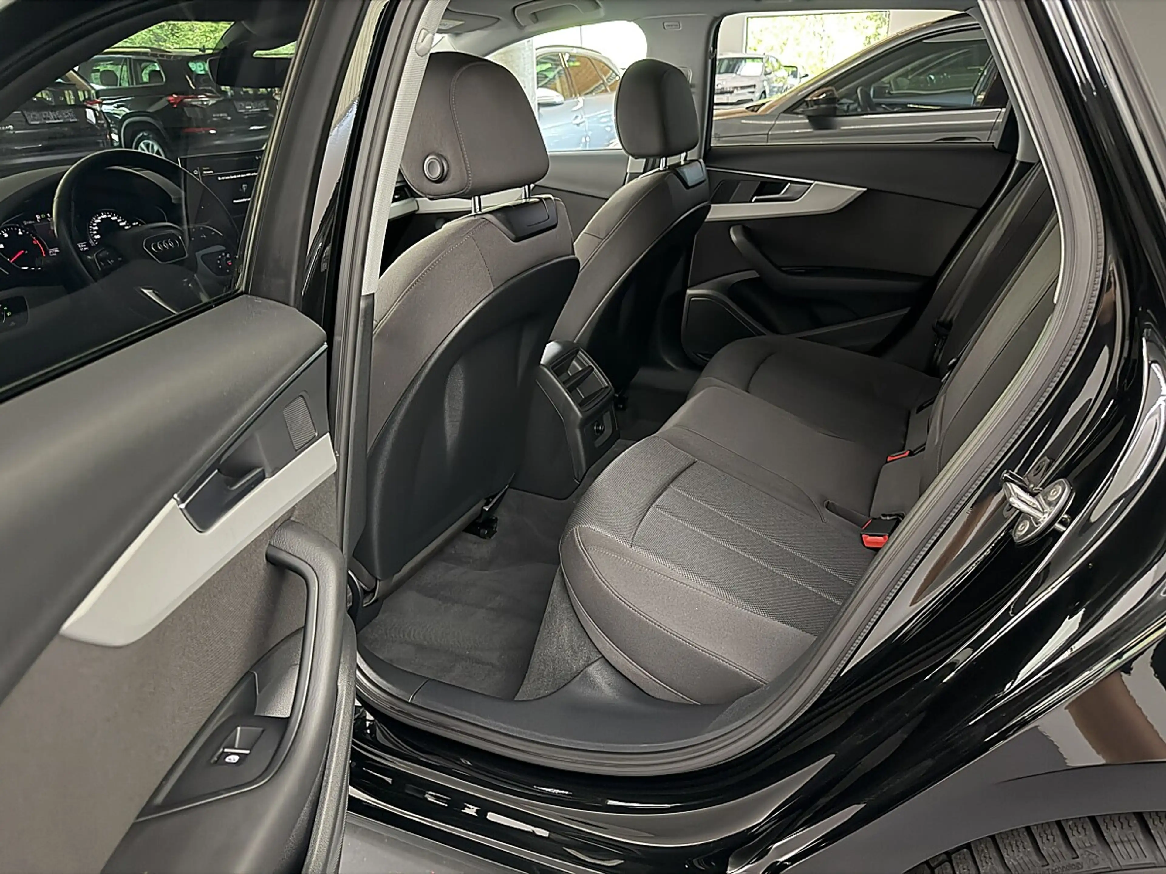 Audi A4 Avant 30TDI S-tronic *LED*NAVI*ACC*Getönte Sche... — photo 13