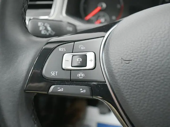 Volkswagen T-Roc Advance 2.0 TDI (2021) 2021, foto 13