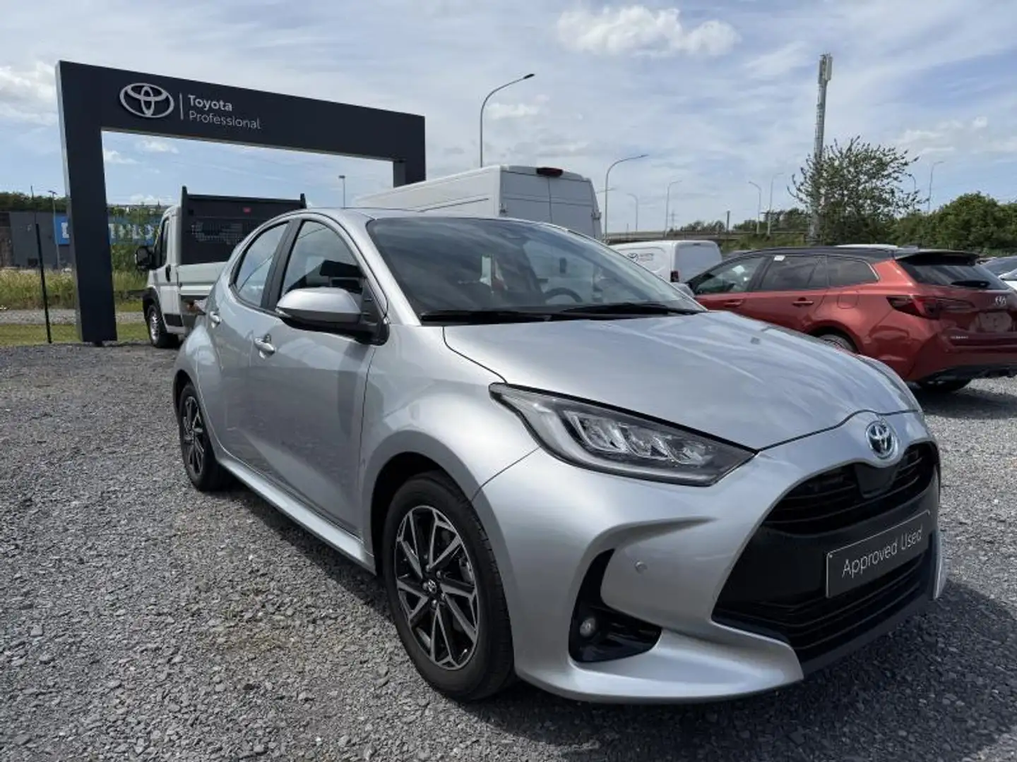 Toyota Yaris Iconic Argent - 2