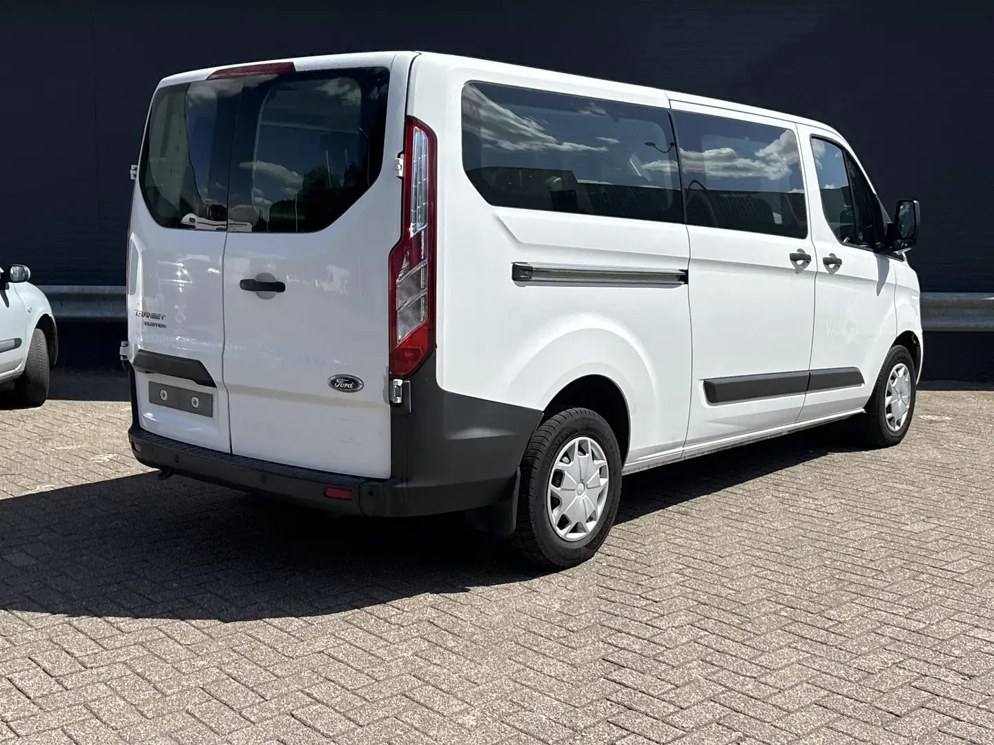 Ford Transit Custom 310 2.0 TDCI L2H1 Trend 9 Persoons | € 9.900,- NET Wit - 2