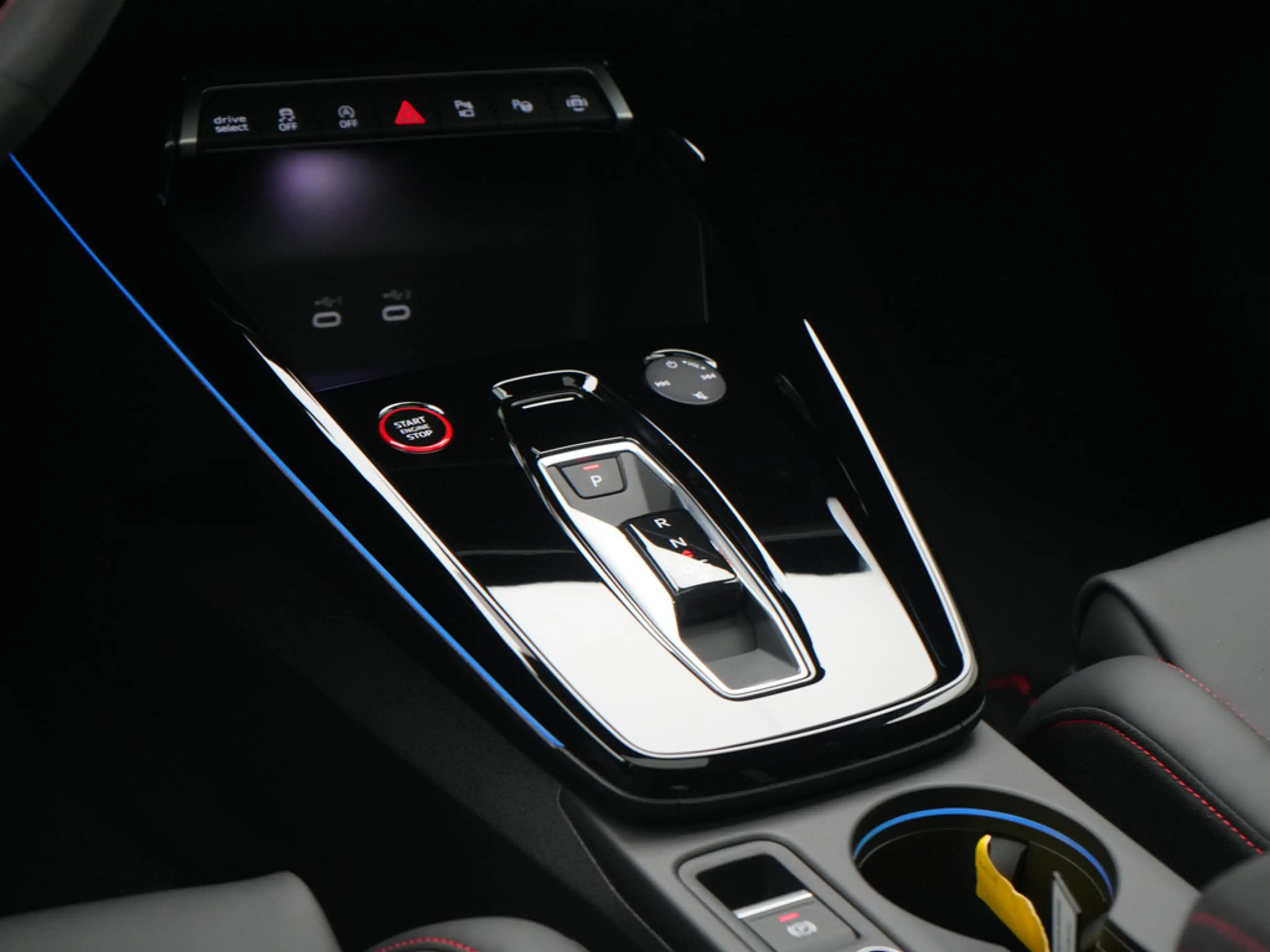 Audi RS3 MATRIX LEDER-WABE CARBONSPOILER NAVI VIRT PD — photo 14