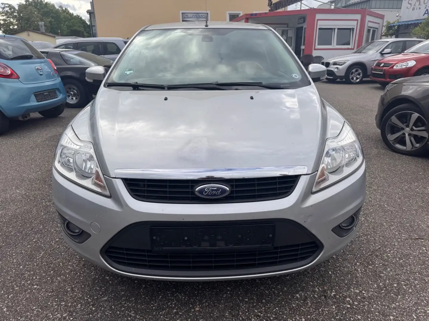 Ford Focus 1.6 Ghia, TÜV 04/2027 Silber - 1