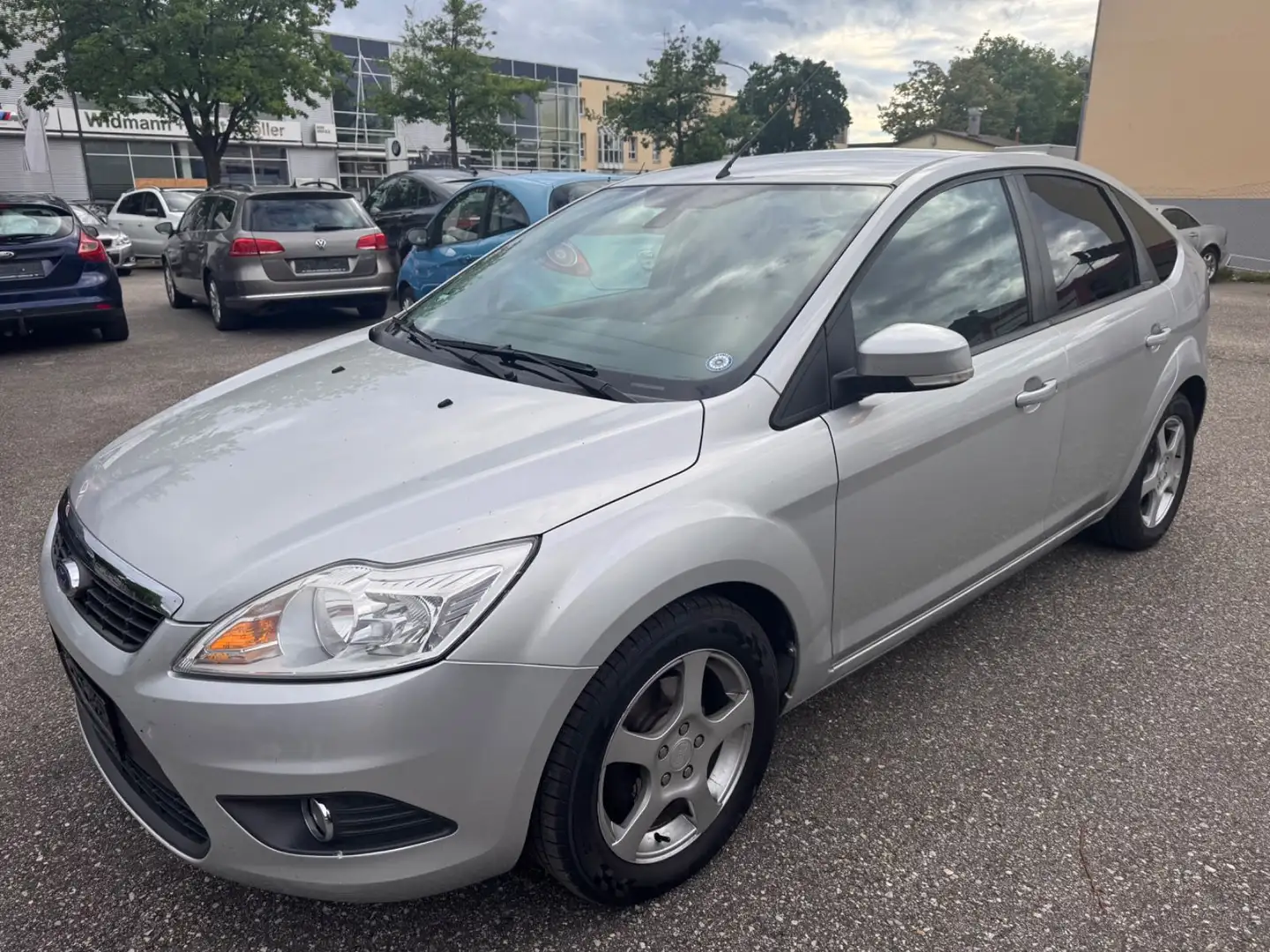 Ford Focus 1.6 Ghia, TÜV 04/2027 Silber - 2
