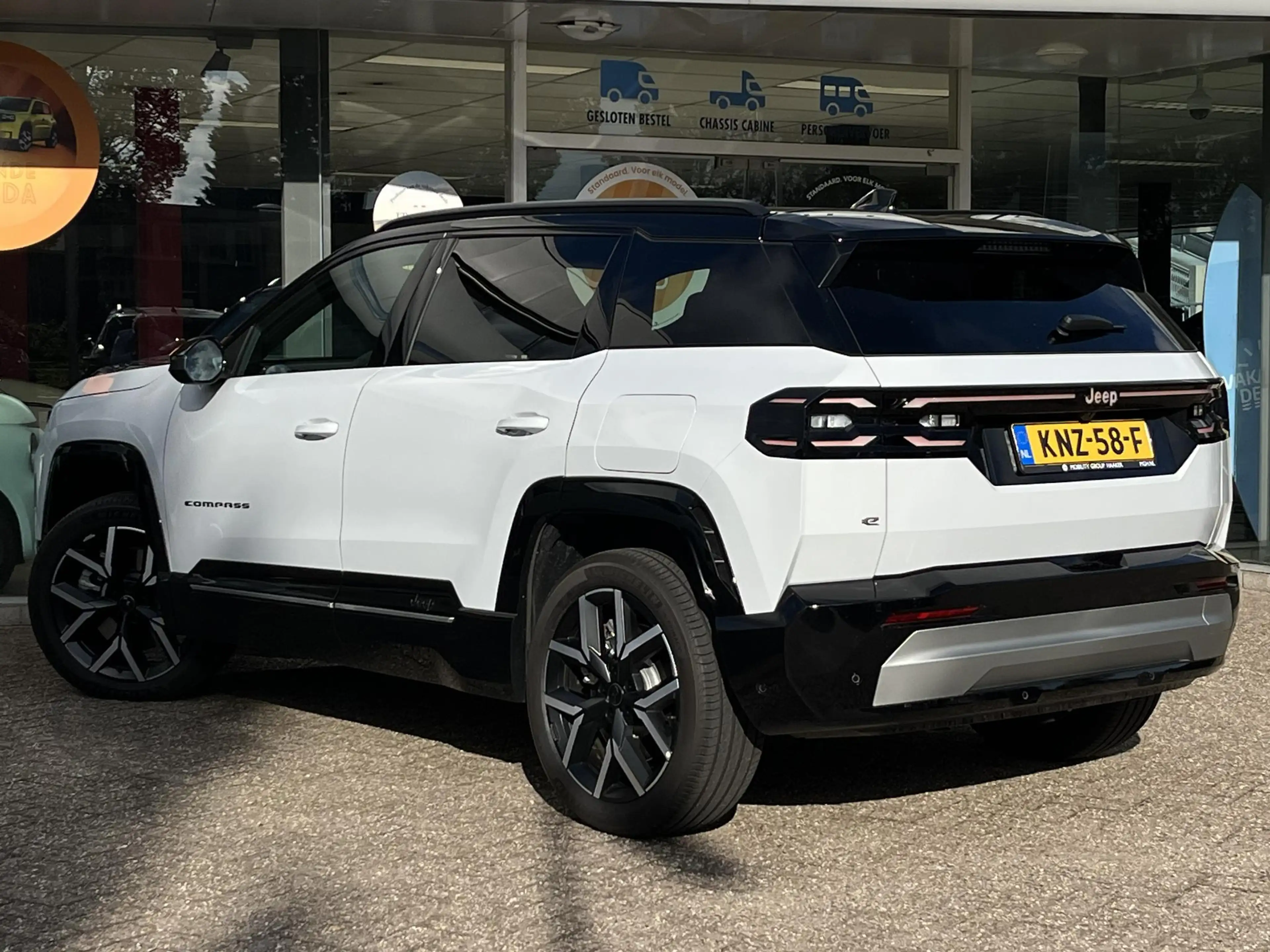 Jeep Compass 1.6 e-Hybrid Plug-In First Edition | Schuif-kantel — photo 9