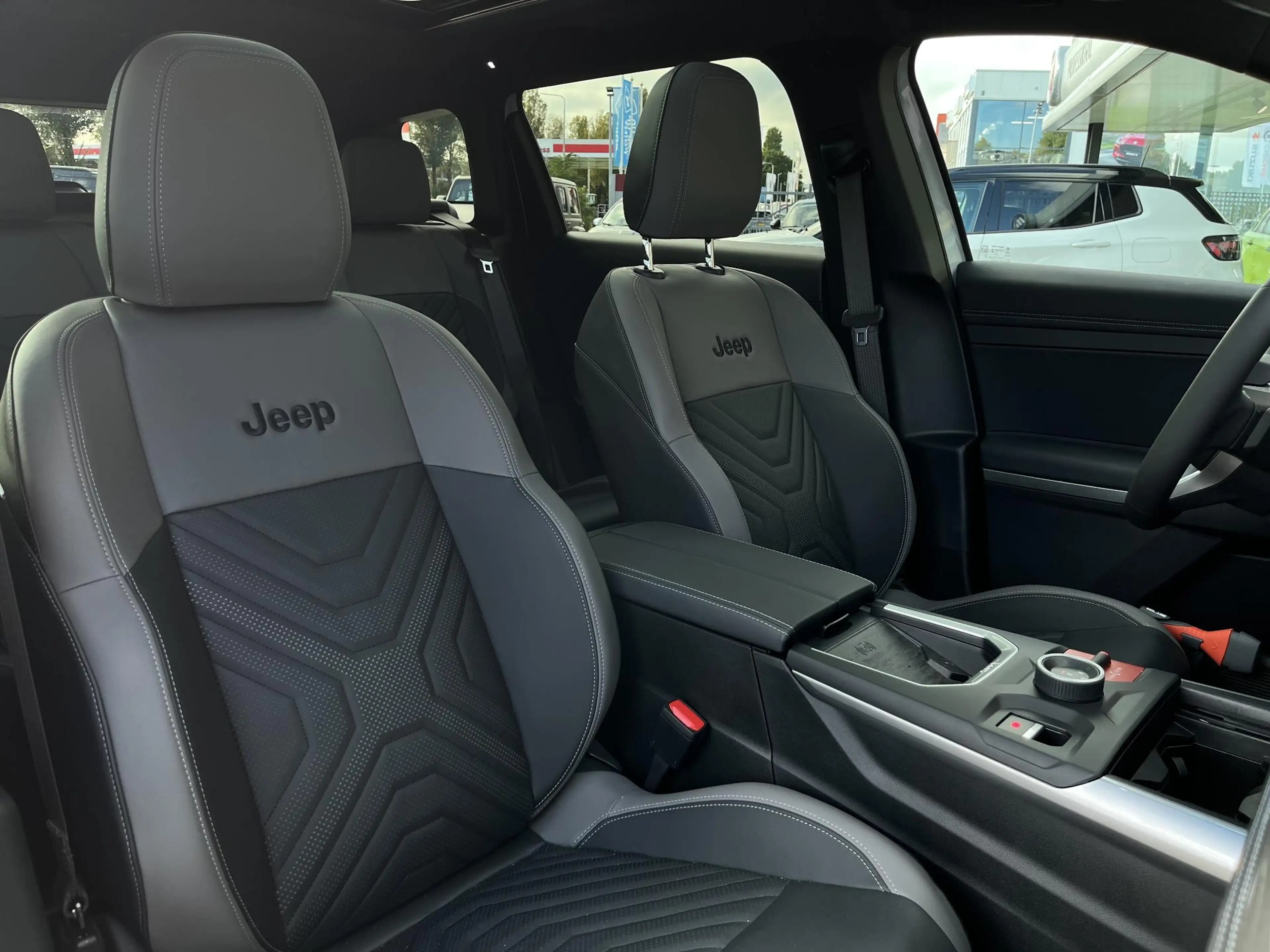 Jeep Compass 1.6 e-Hybrid Plug-In First Edition | Schuif-kantel — photo 2