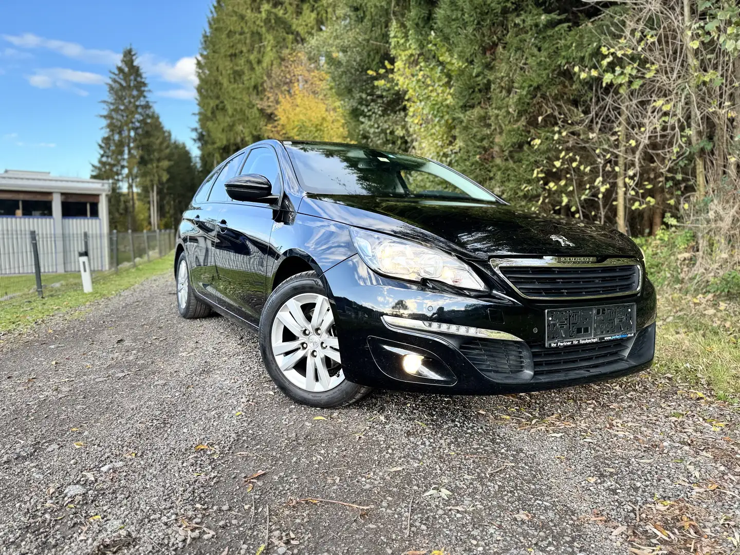 Peugeot 308 SW BlueHDi 100 Stop & Start Niveau 1 Business-Line Schwarz - 2