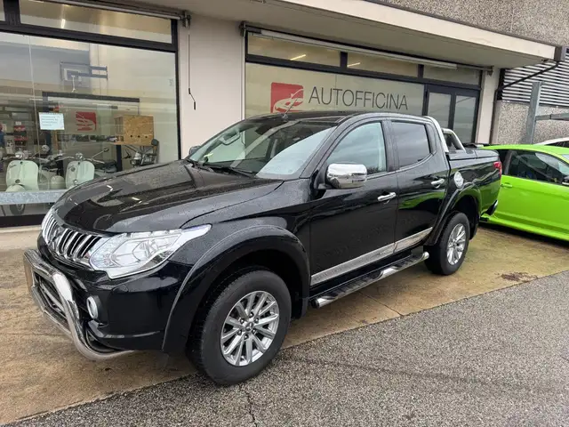 Mitsubishi L200 L200 dcab 2.4d Iva compresa Intense Diamond Pack