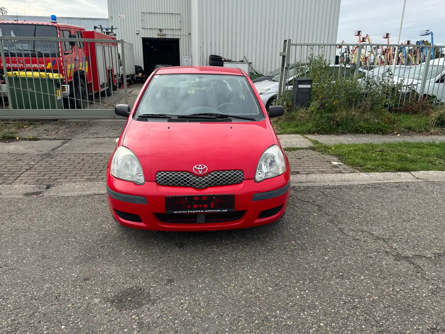 Toyota Yaris Yaris 1.0i VVT-i 16v Blue Line Rood - 2