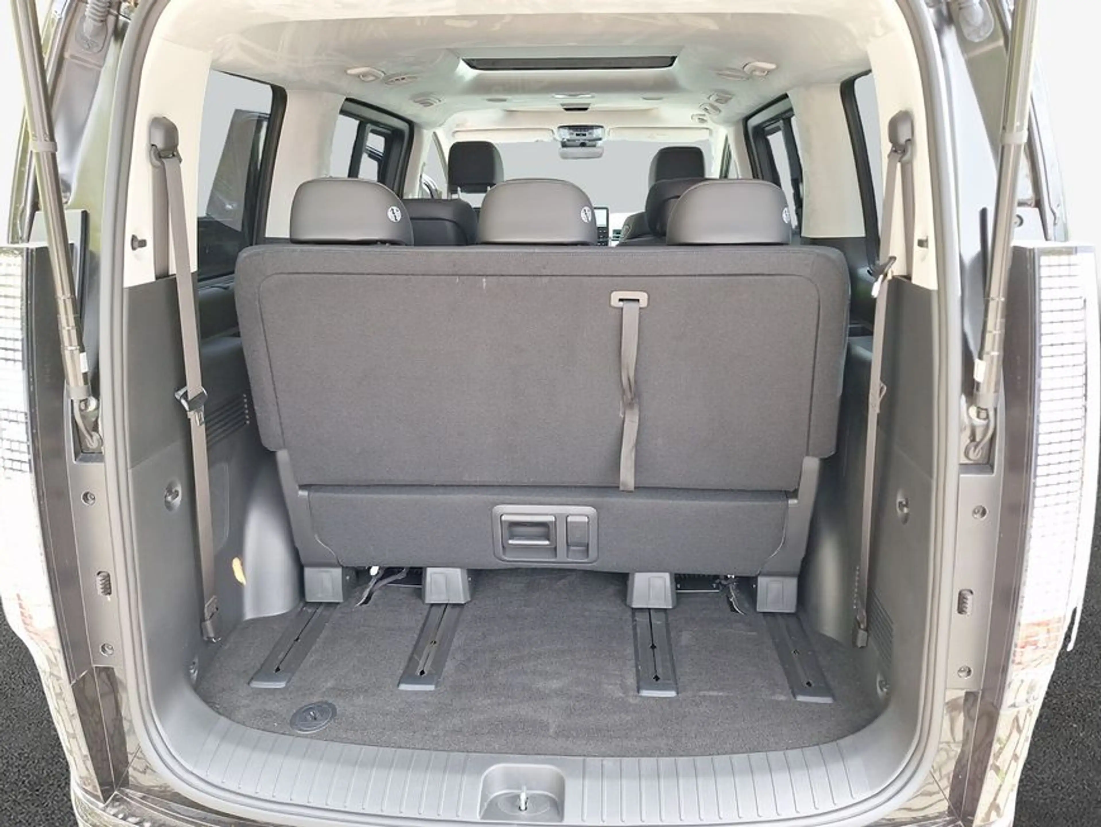 Hyundai STARIA STARIA 1.6 T-GDI HEV Signature 118 kW, 5-türig — photo 8