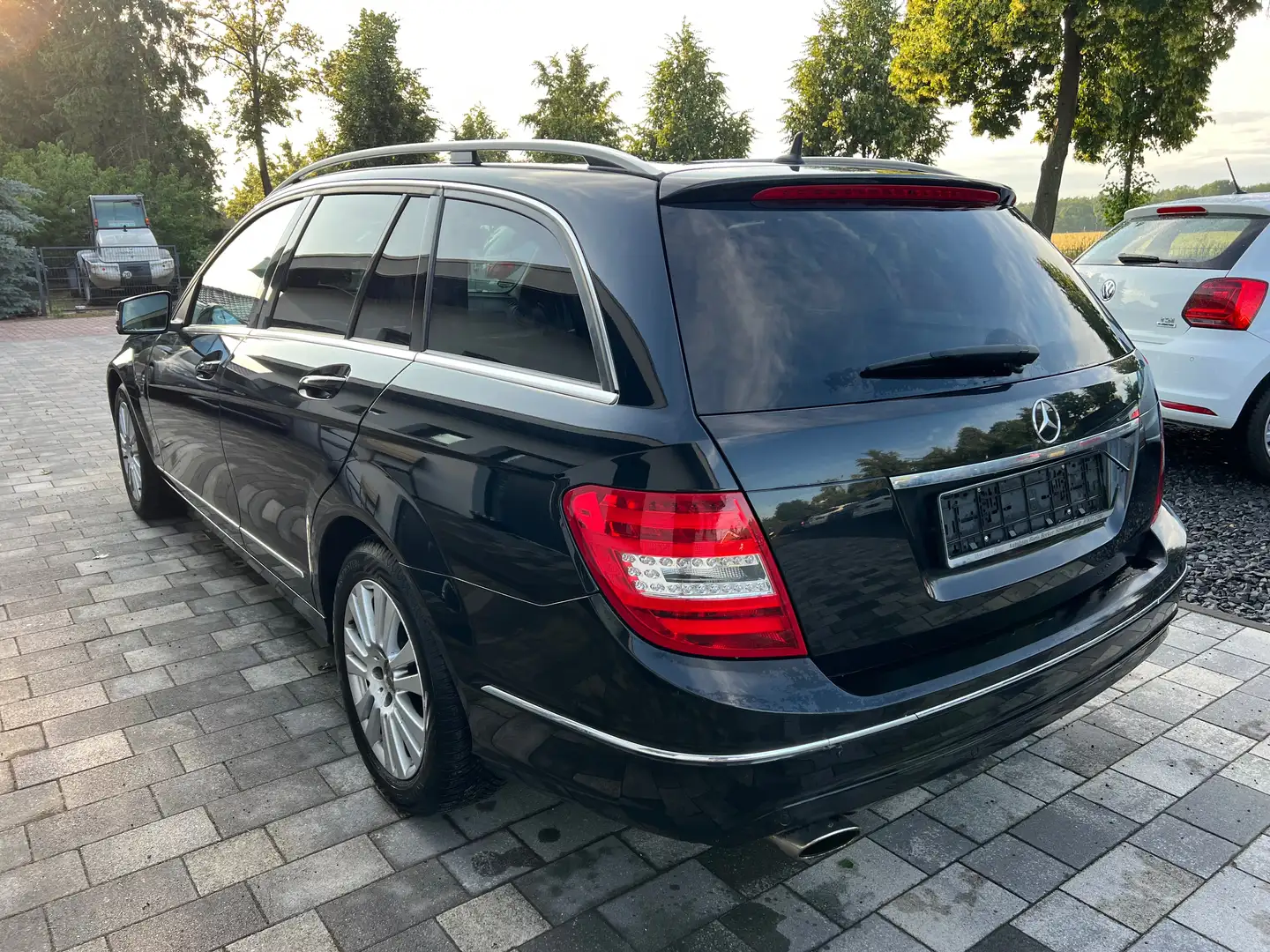 Mercedes-Benz C 200 C 200 T CGI BlueEfficiency BiXenon ILS NAVI AHK Schwarz - 2