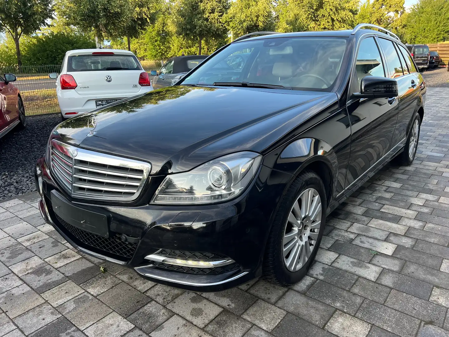 Mercedes-Benz C 200 C 200 T CGI BlueEfficiency BiXenon ILS NAVI AHK Schwarz - 1