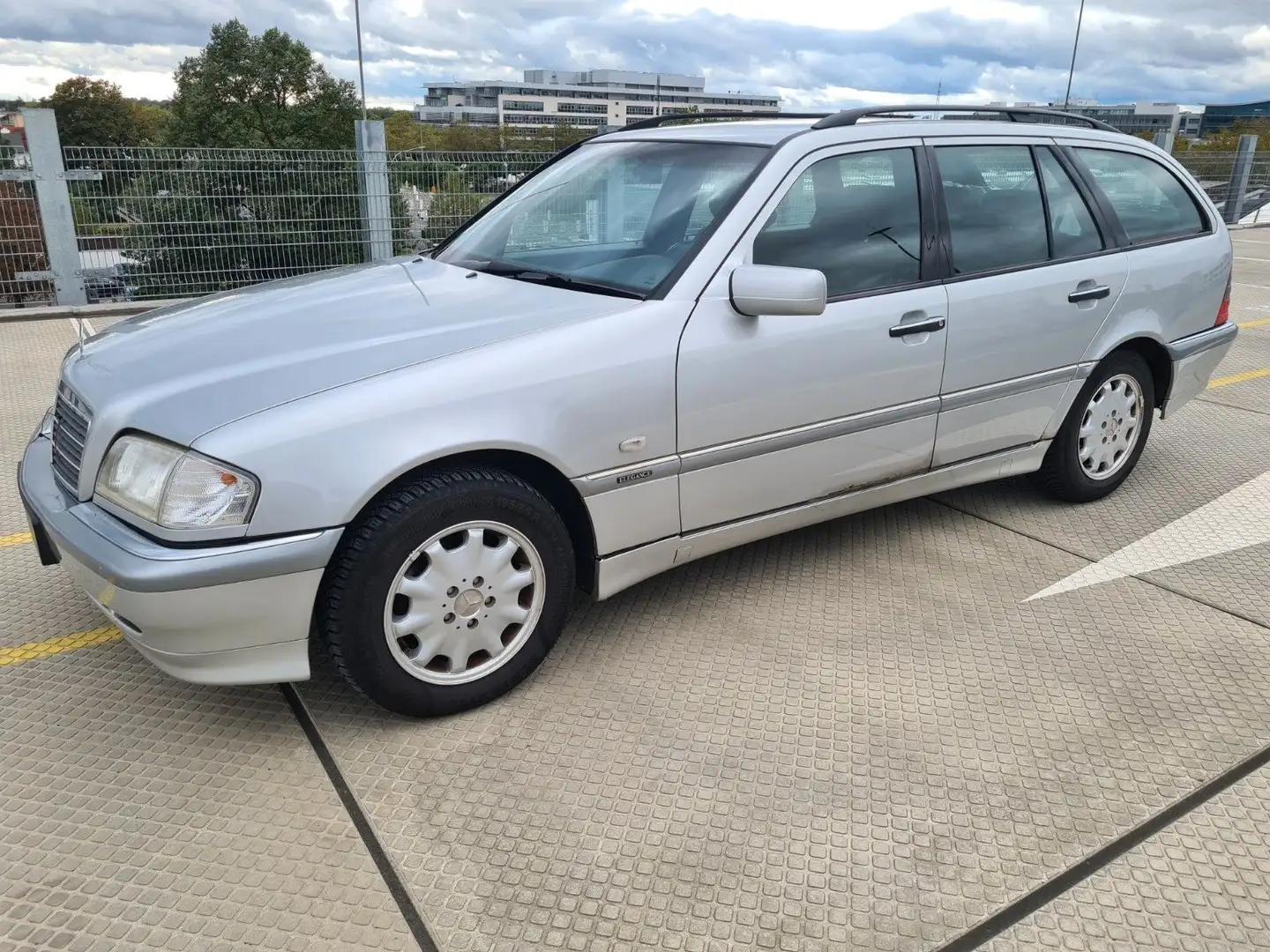 Mercedes-Benz C 180 T ELEGANCE AUTOMATIK AHK TÜV 6/26 Argintiu - 1