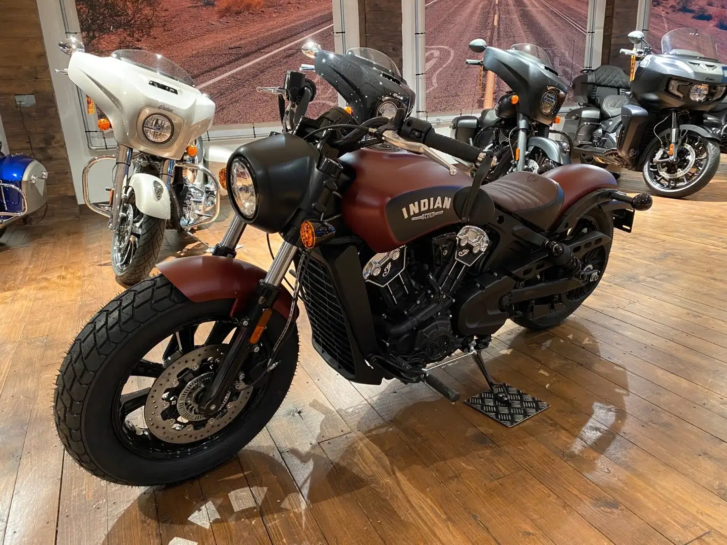 Indian Scout Bobber "ICON" + Aktion EUR  1.000/3,99 % Rot - 2