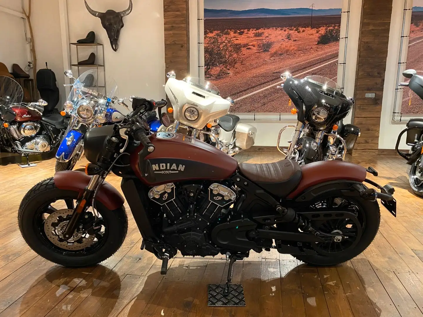 Indian Scout Bobber "ICON" + Aktion EUR  1.000/3,99 % Rood - 1
