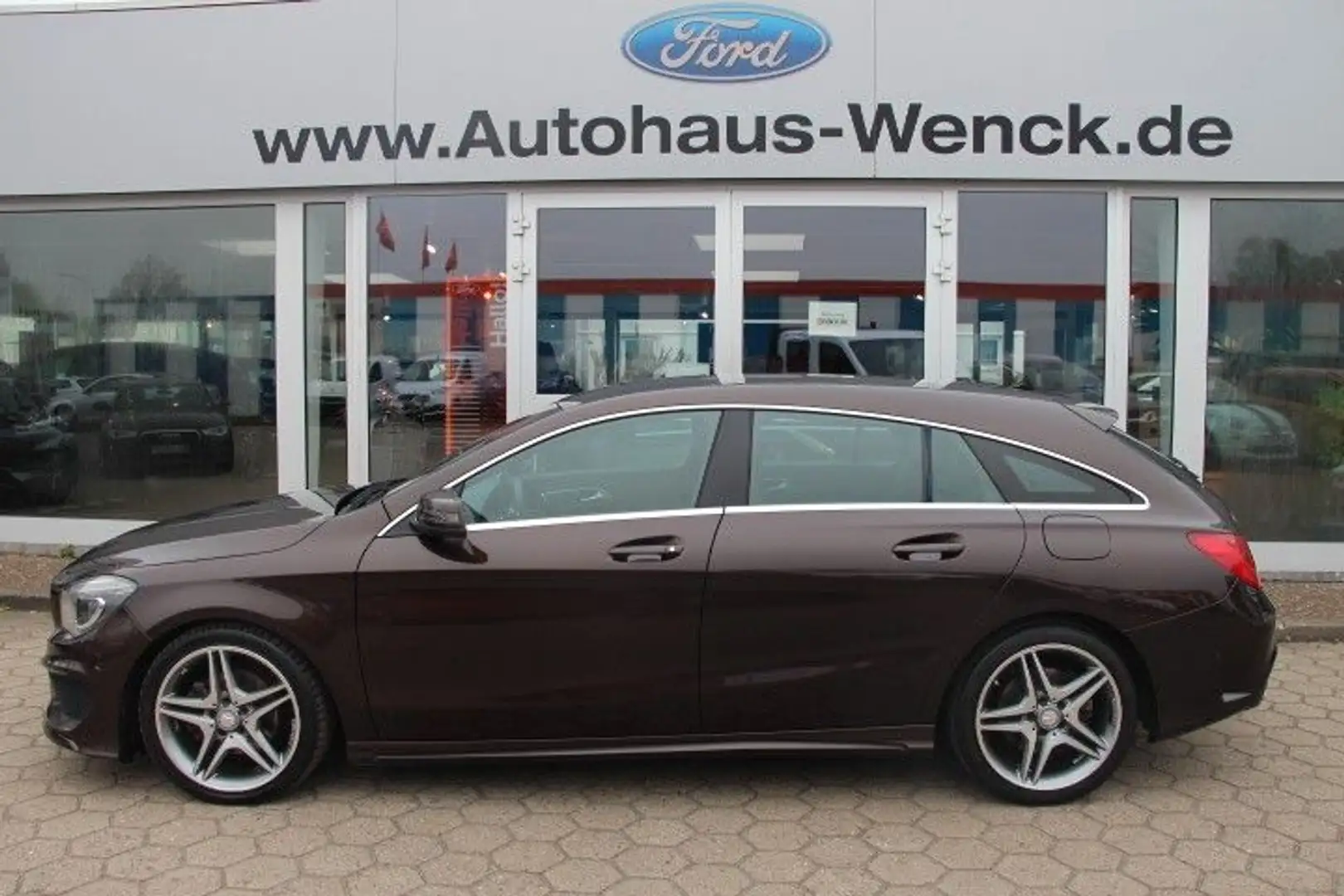 Mercedes-Benz CLA 180 CLA 180 AMG Line Shooting Brake*AUTOMATIK*PANORA Braun - 1